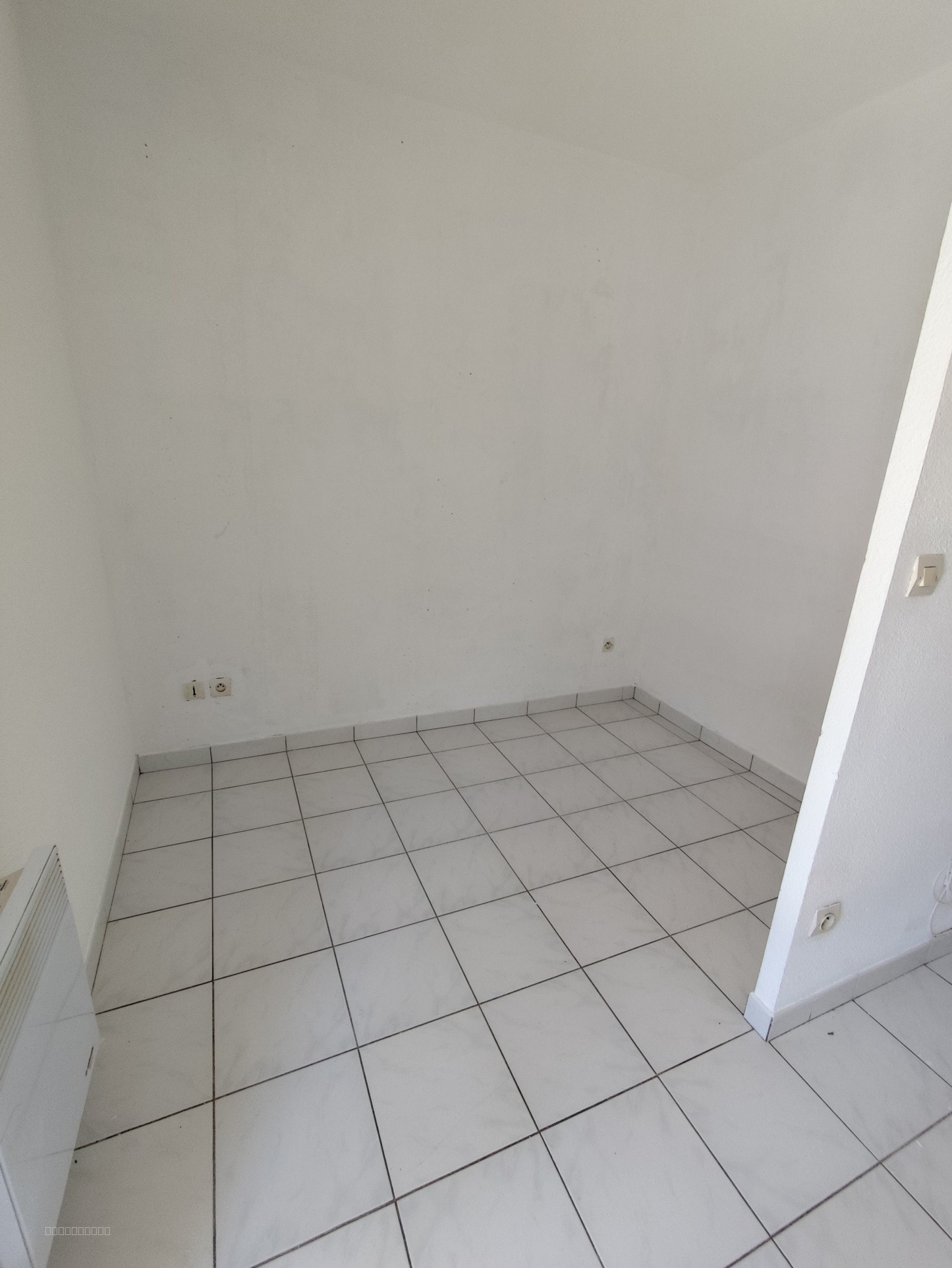 NIMES VACQUEROLLES RESIDENCE SECURISEE TYPE 1BIS 30M2 PARKING — photo 4
