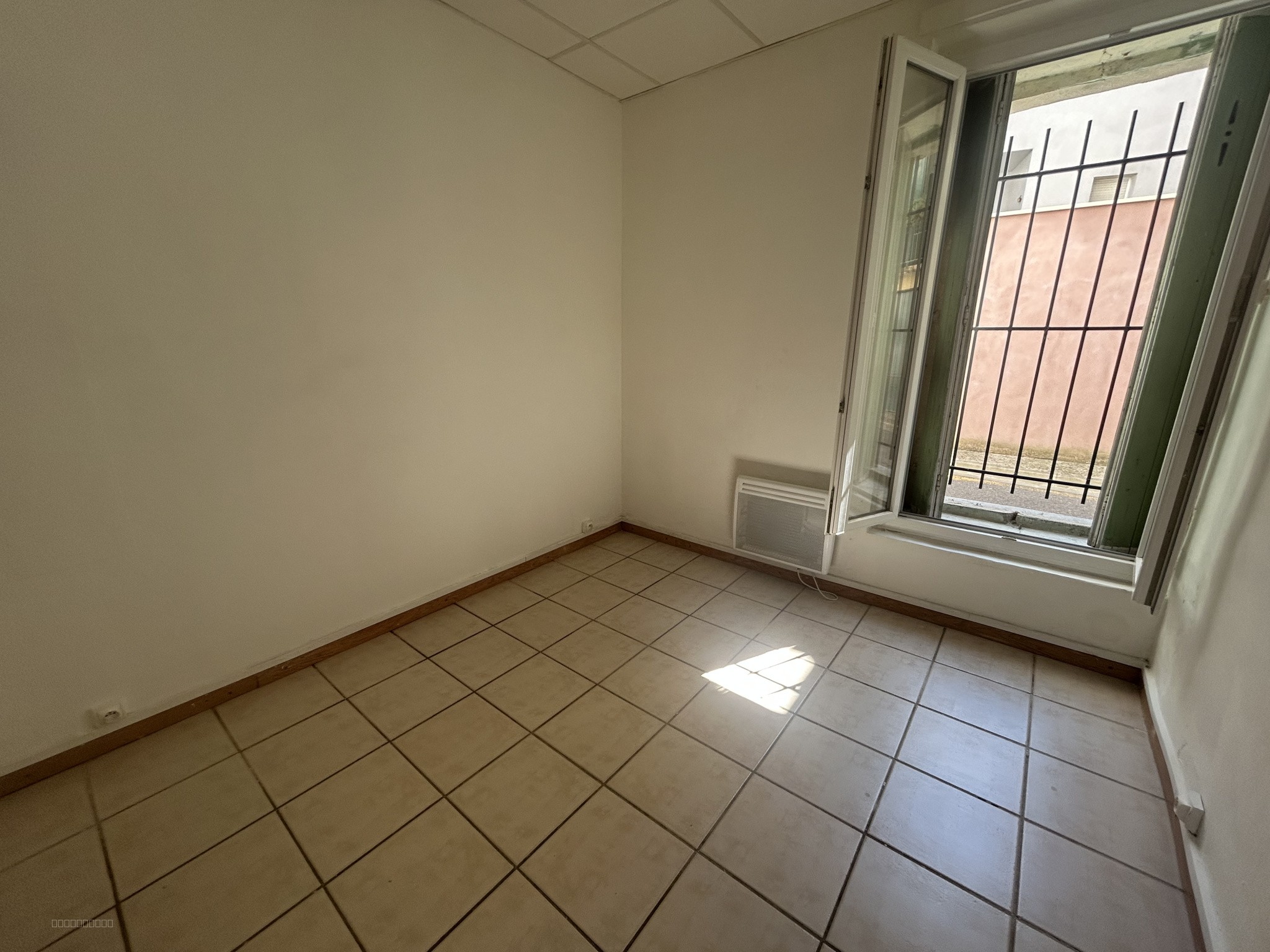 P2 en RDC avec terrasse privative   Idéal investisseur ! — photo 8