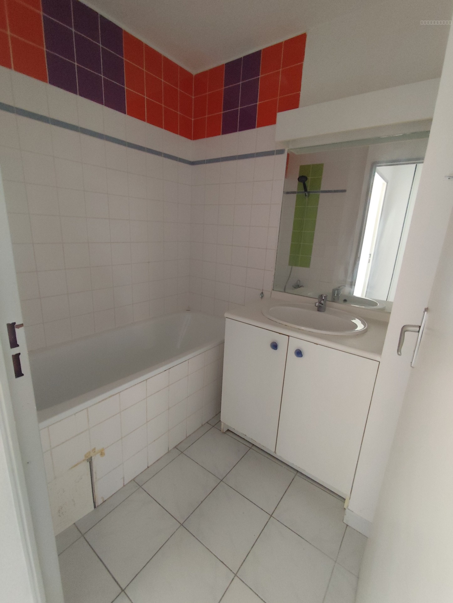 NIMES VACQUEROLLES RESIDENCE SECURISEE TYPE 1BIS 30M2 PARKING — photo 5
