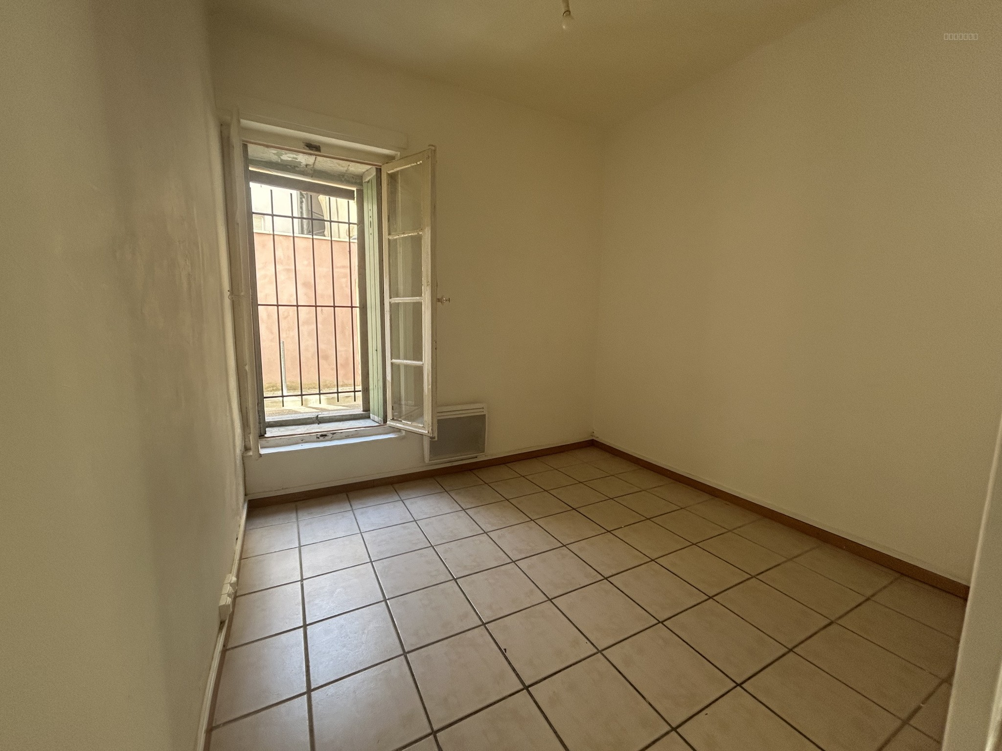 P2 en RDC avec terrasse privative   Idéal investisseur ! — photo 7