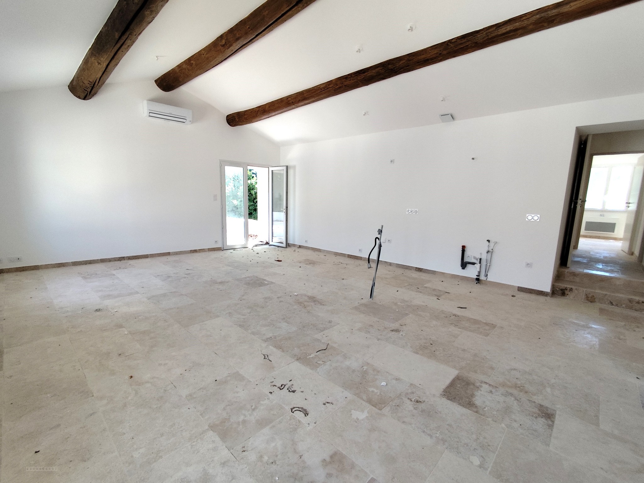 JONQUIERES ST VINCENT APPARTEMENT 1ER ETAGE TYPE 3 85M2 AVEC TERRASSE 28M2 PARKING — photo 2