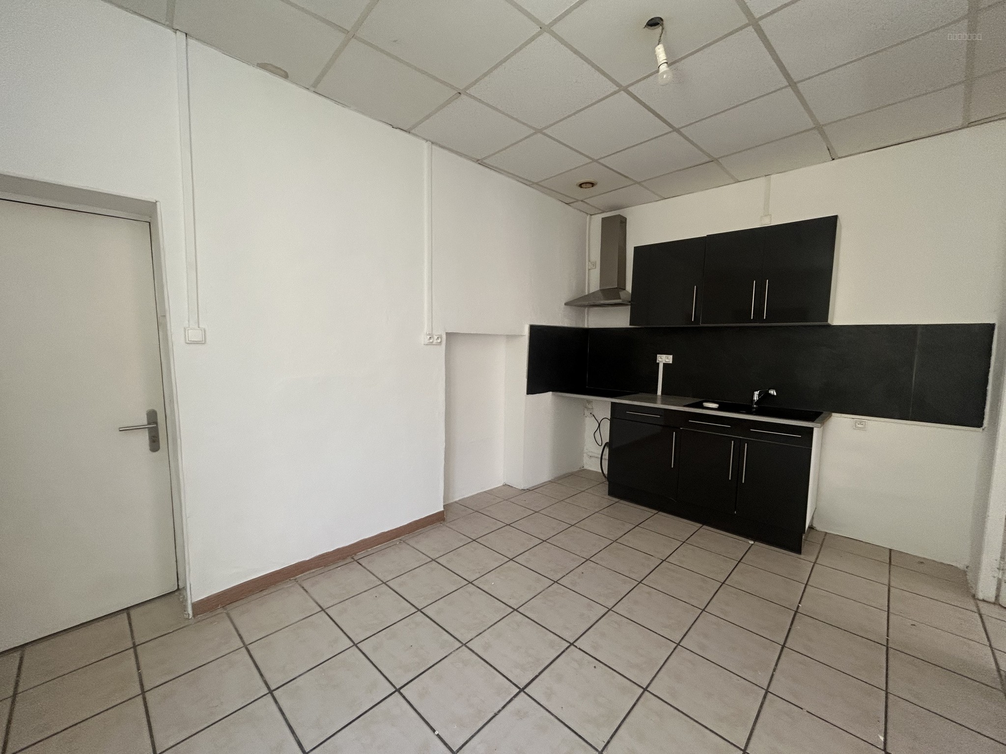 P2 en RDC avec terrasse privative   Idéal investisseur ! — photo 3
