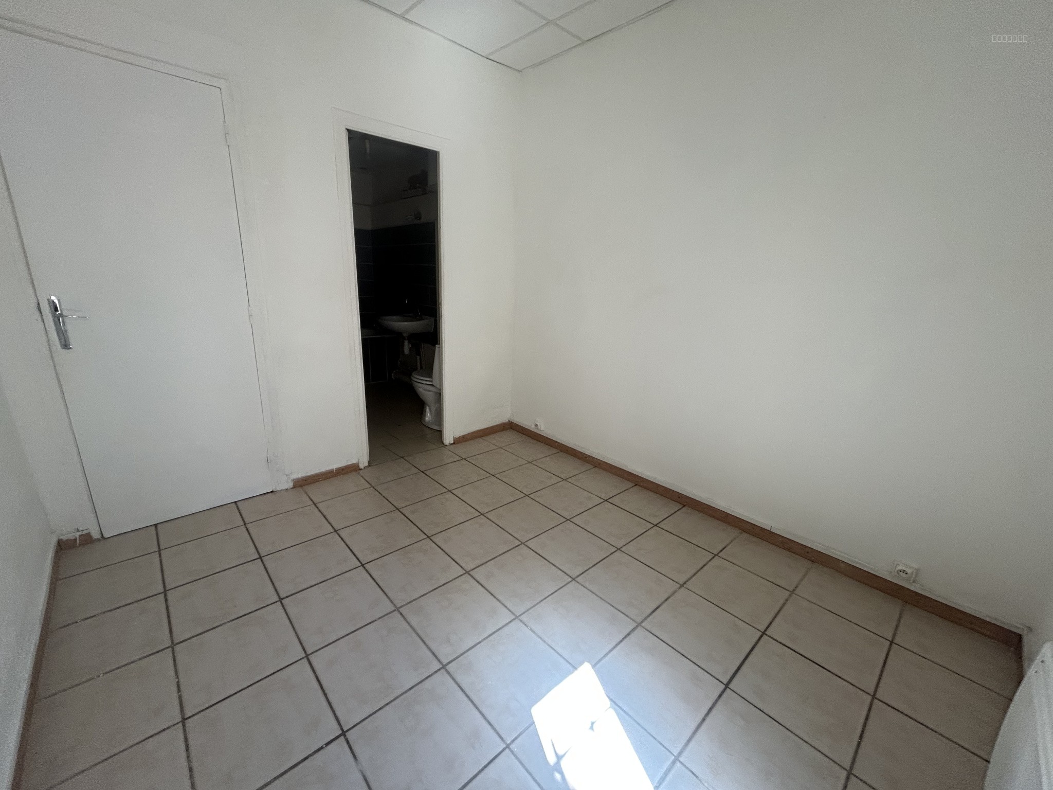 P2 en RDC avec terrasse privative   Idéal investisseur ! — photo 9