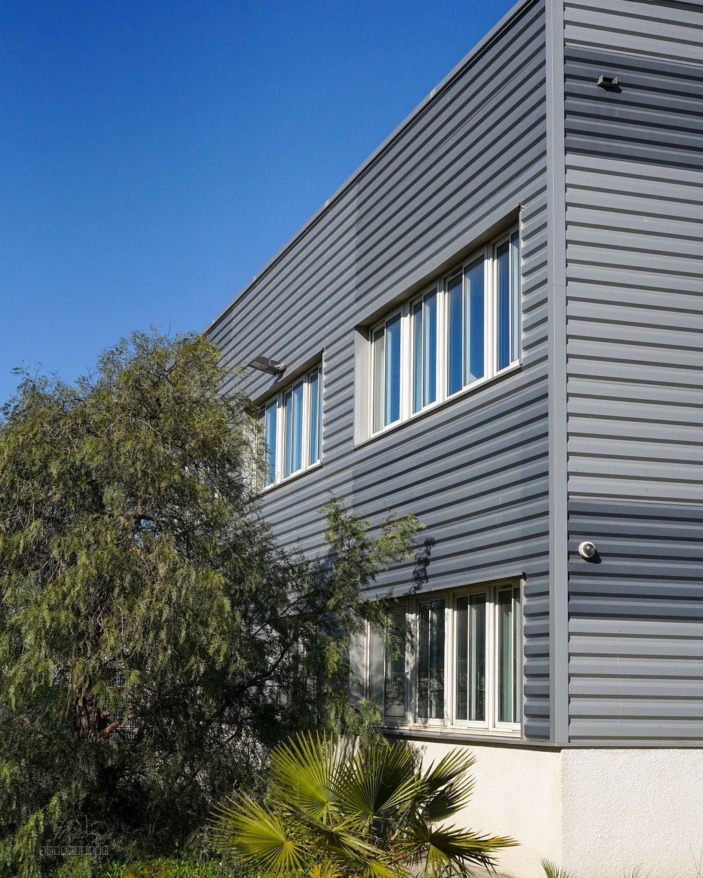 UN LOCAL INDUSTRIEL AVEC TERRAIN, HANGAR ET BUREAUX, A PEPRIGNAN, ZONE D'ACTIVITE — photo 12