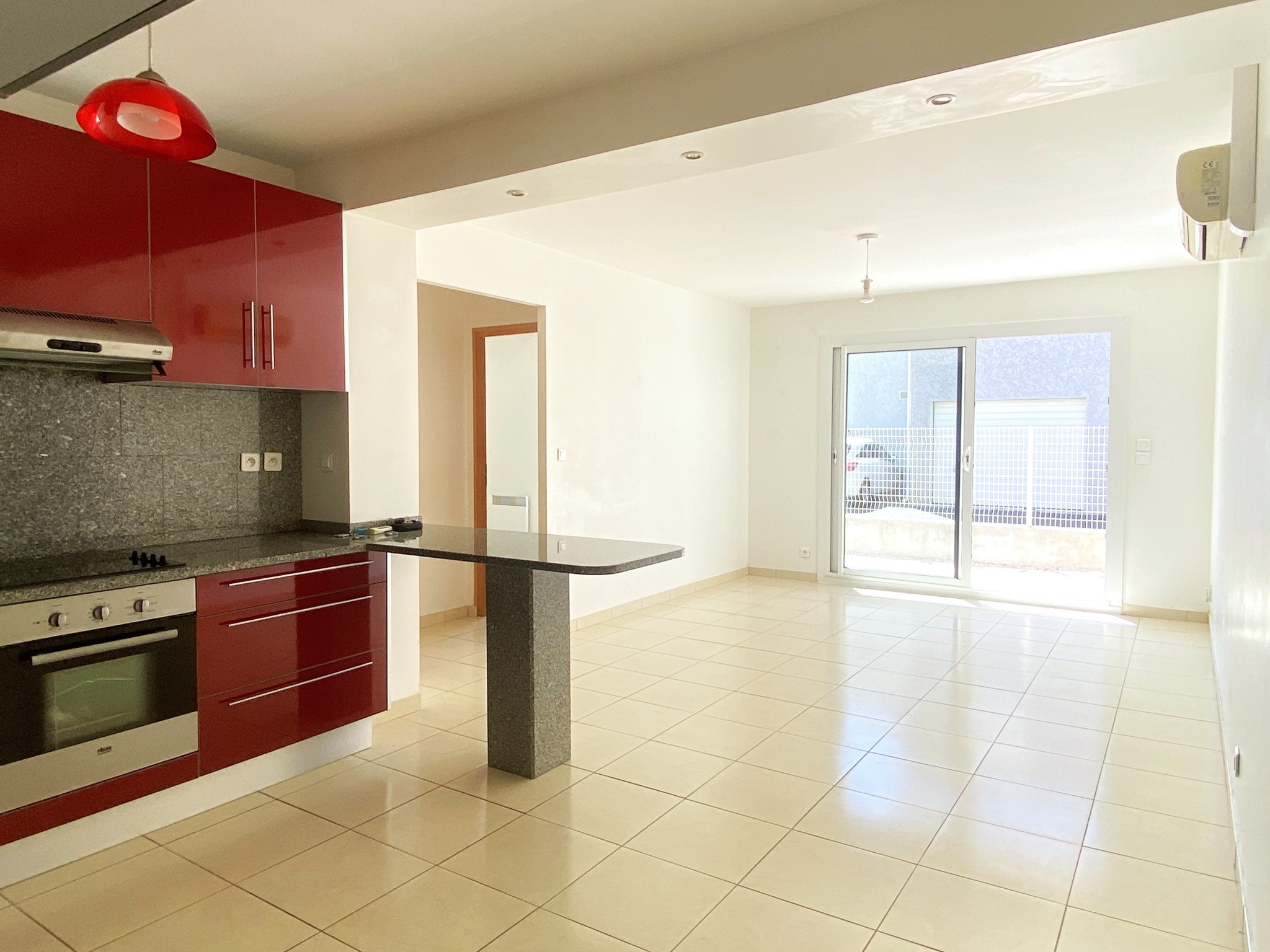 UN APPARTEMENT AU DERNIER ETAGE, AVEC GARAGE, A PERPIGNAN SUD — photo 4