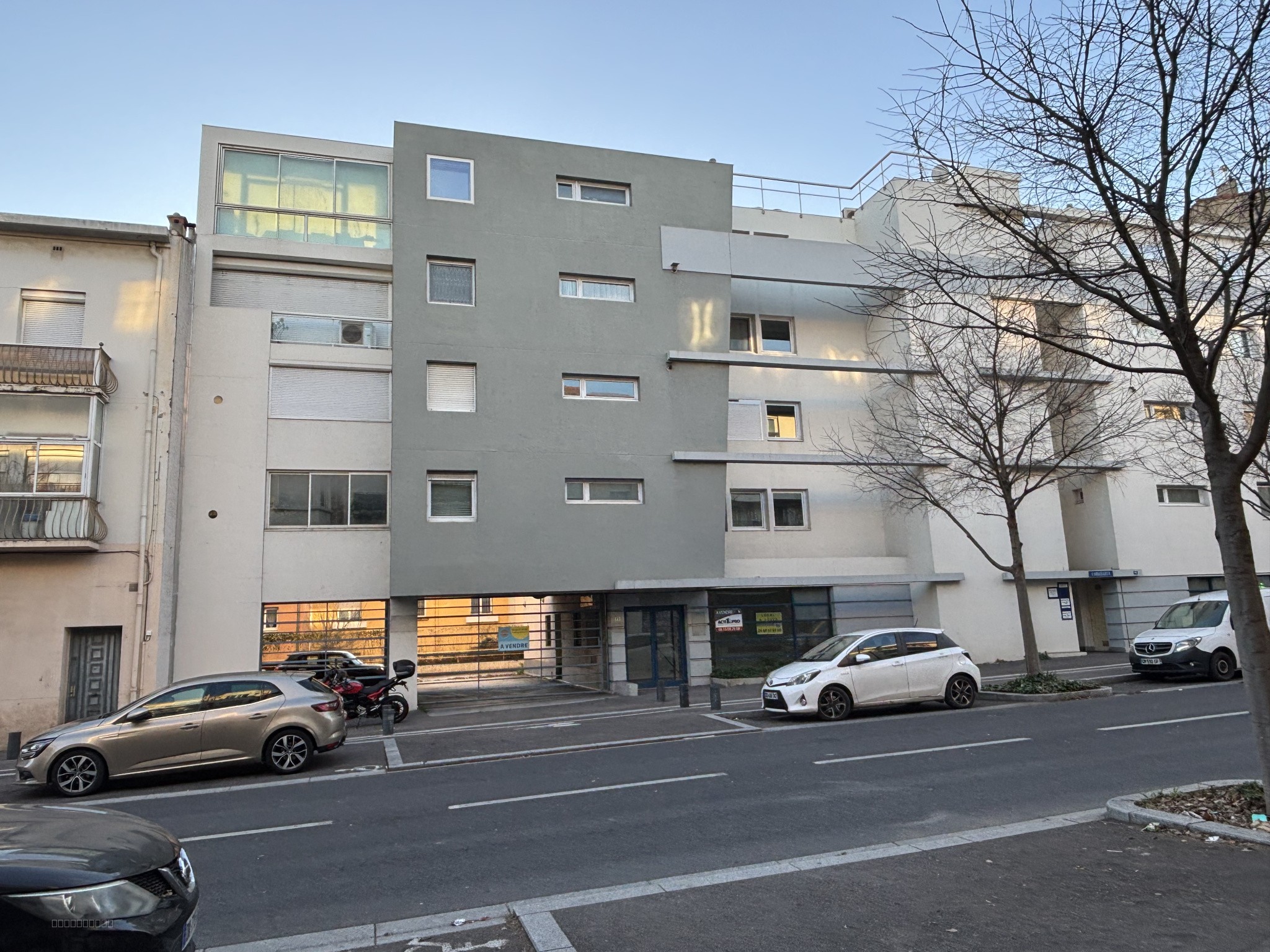 UN LOCAL EN RDC AVEC VITRINE ET PARKING, A PERPIGNAN — photo 10
