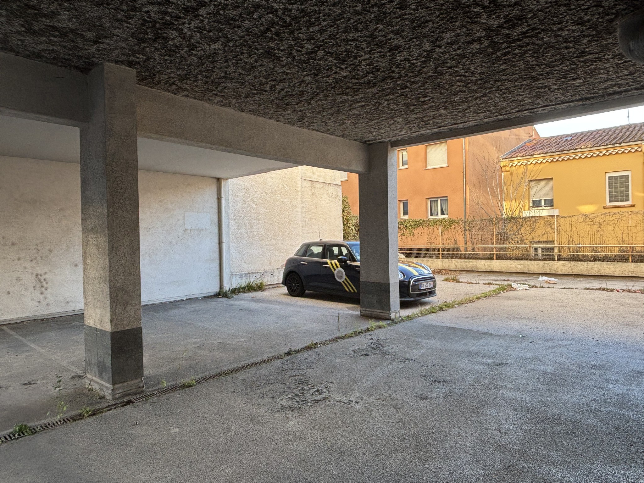 UN LOCAL EN RDC AVEC VITRINE ET PARKING, A PERPIGNAN — photo 11