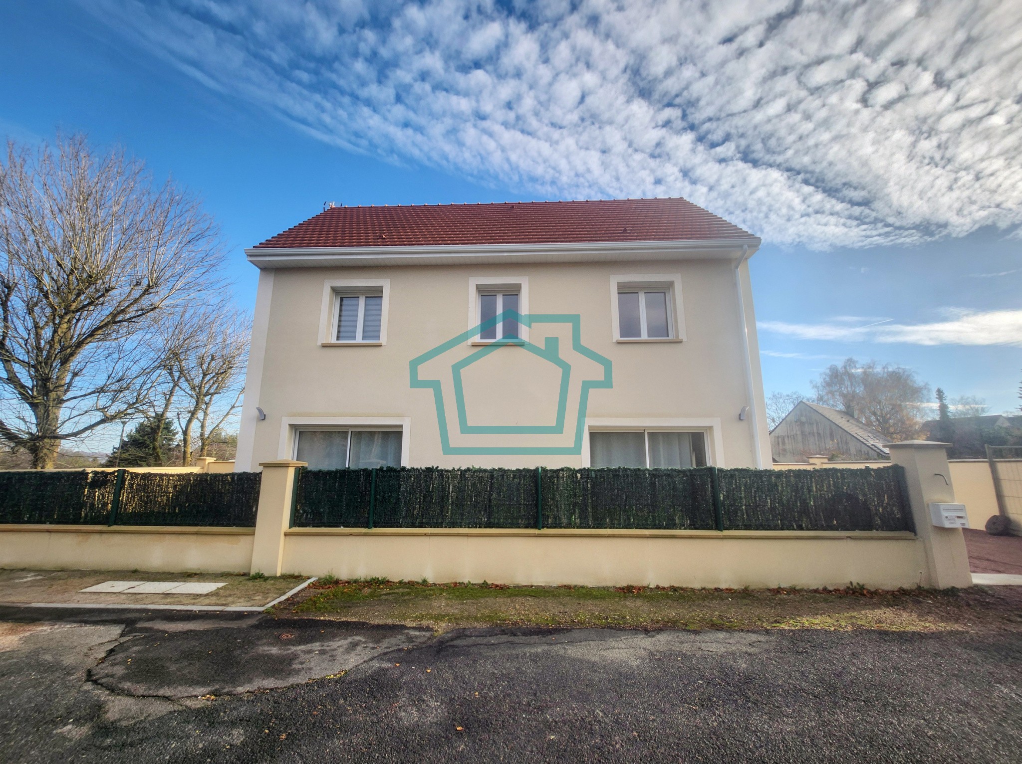 Maison 100 m2, élevée sur 258 m2, centre du village 78940 — photo 2
