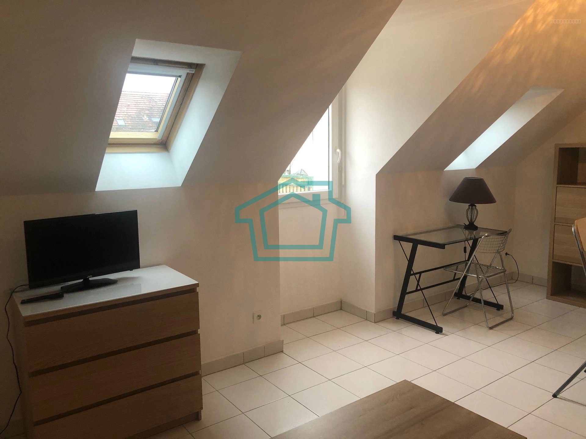 F2 en duplex meublé - La Queue Les Yvelines 78940 — photo 5