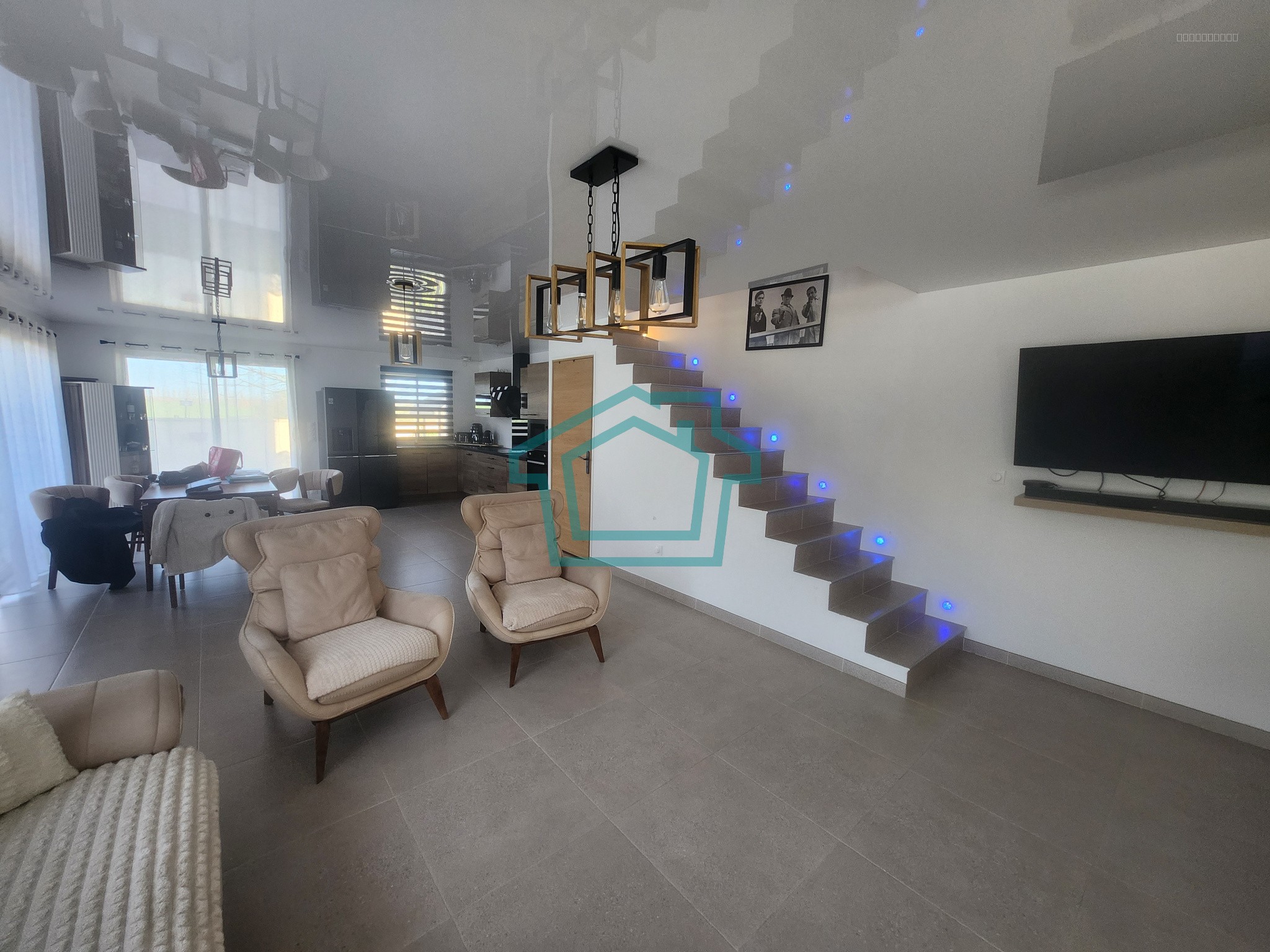 Maison 100 m2, élevée sur 258 m2, centre du village 78940 — photo 3
