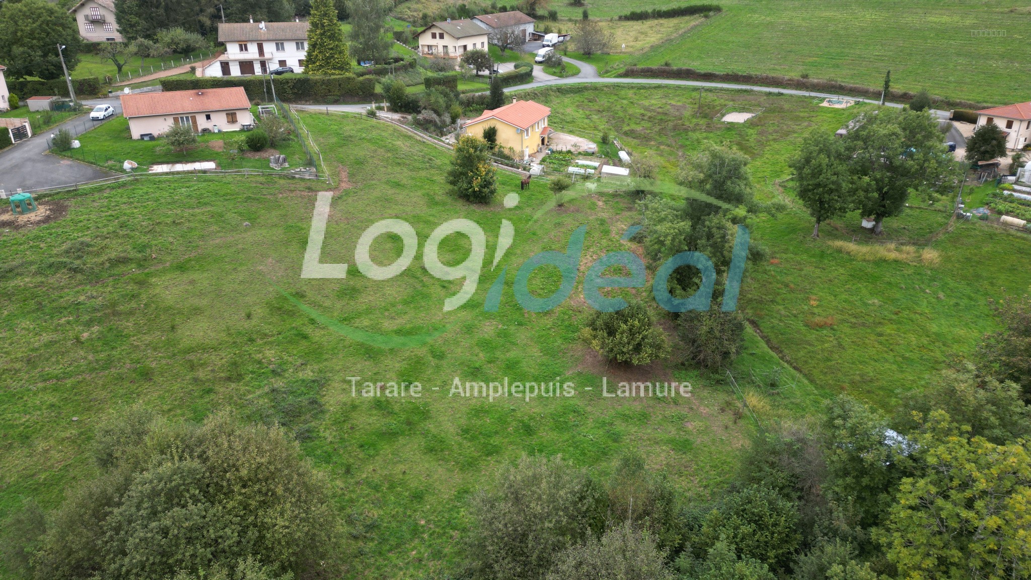 3 terrains à bâtir situés à Poule-les-Echarmeaux — photo 3