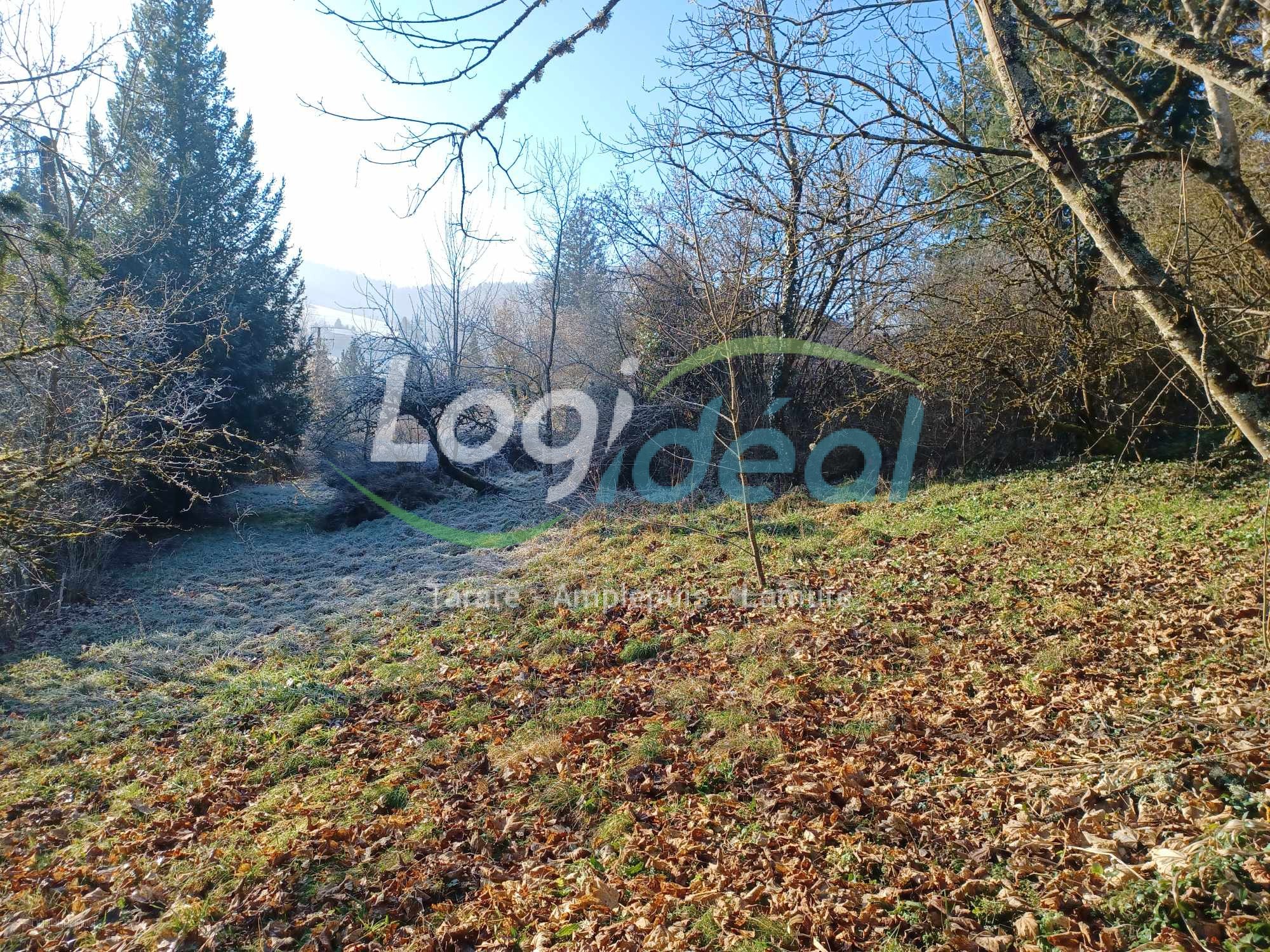 Grandris, au coeur du village, proche de tout exposée au sud, parcelle de terrain à construire. — photo 2