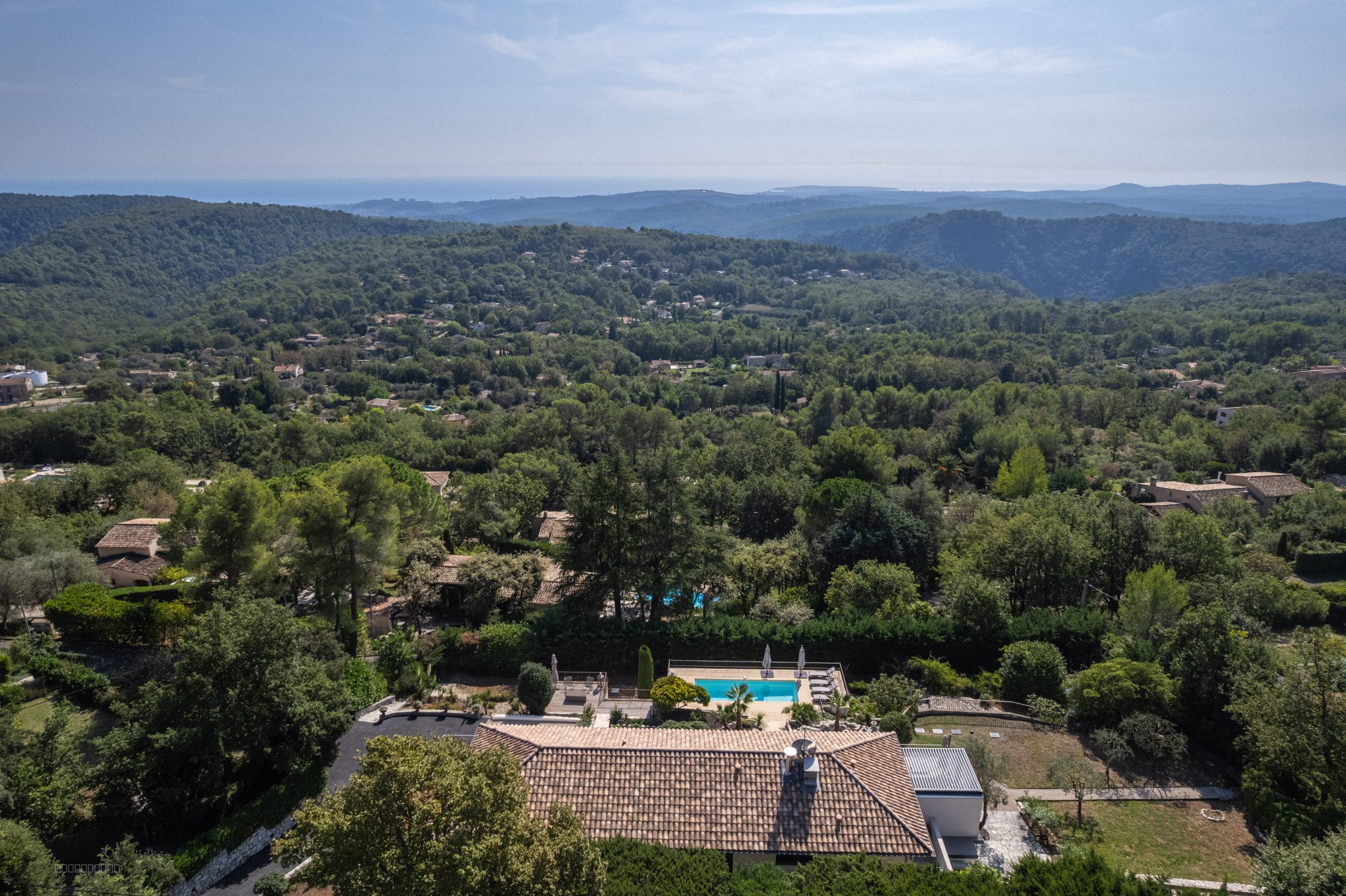 EXCLUSIVITE - CONTEMPORAINE - VUE MER PANORAMIQUE — photo 2