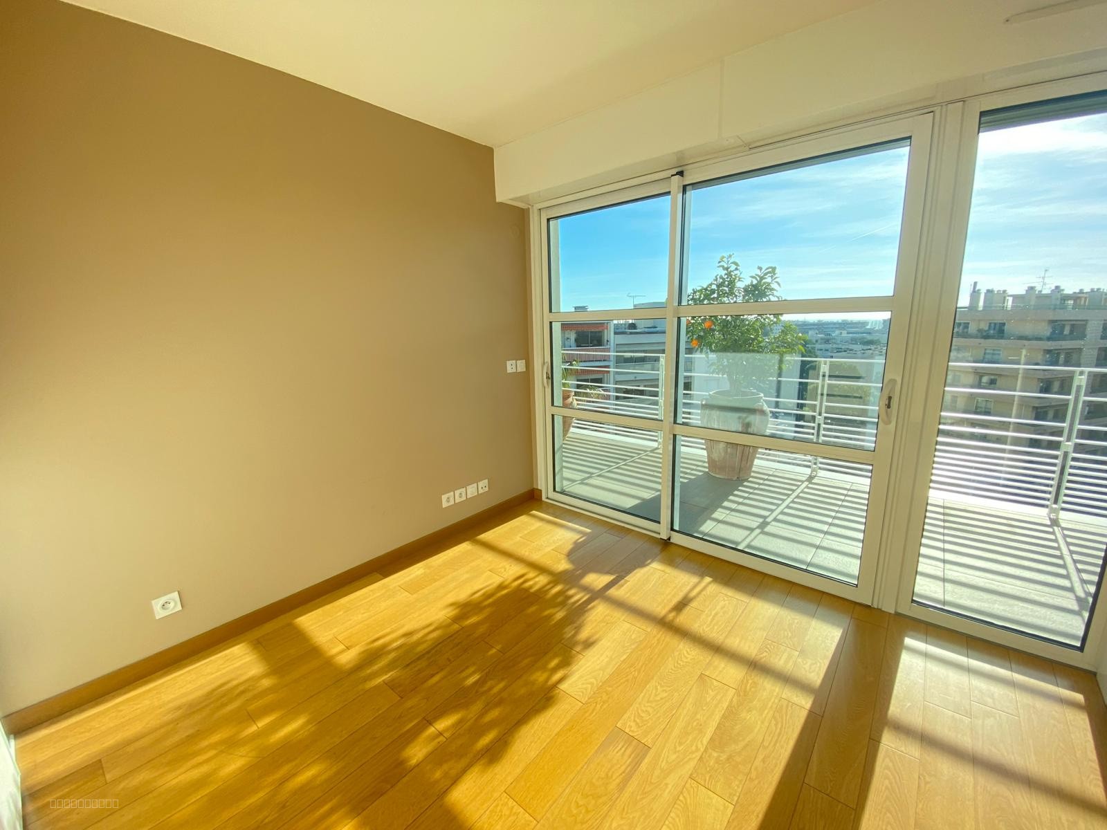 Toit-terrasse d’exception avec double garage - À pied de la mer et des commerces — photo 10