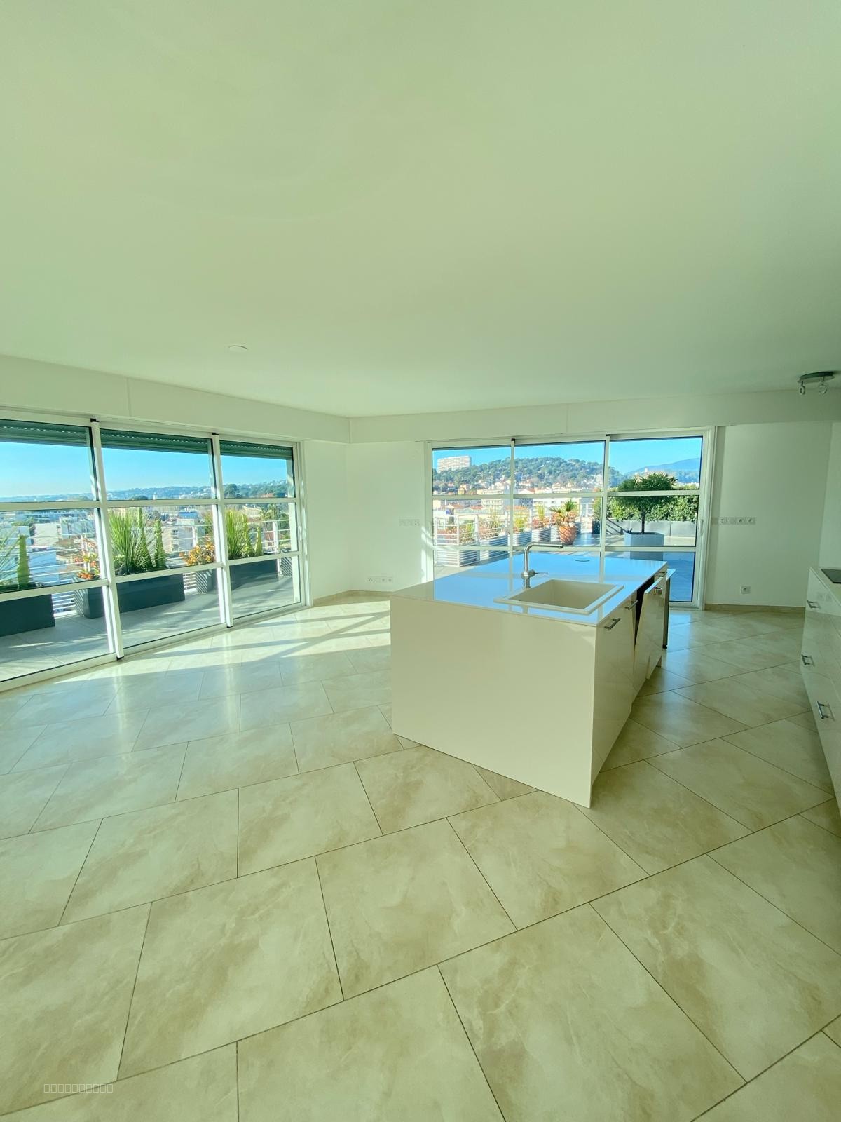 Toit-terrasse d’exception avec double garage - À pied de la mer et des commerces — photo 2