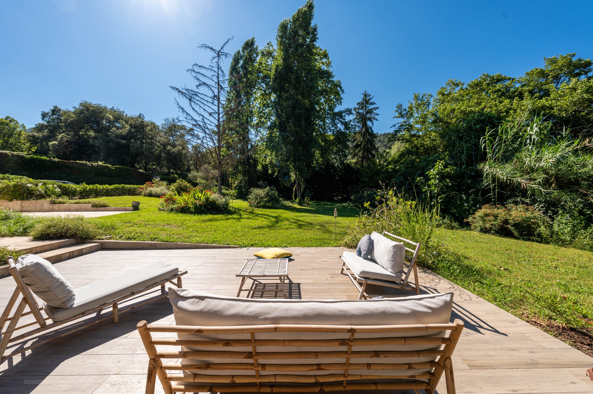 Location meublée 3 pièces esprit villa avec jardin privatif   domaine sécurisé, calme absolu — photo 2
