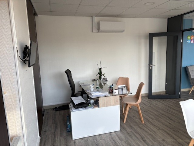 A louer - local à USAGE DE BUREAUX  (52 m2)- CENTRE DE PERONNAS — photo 7