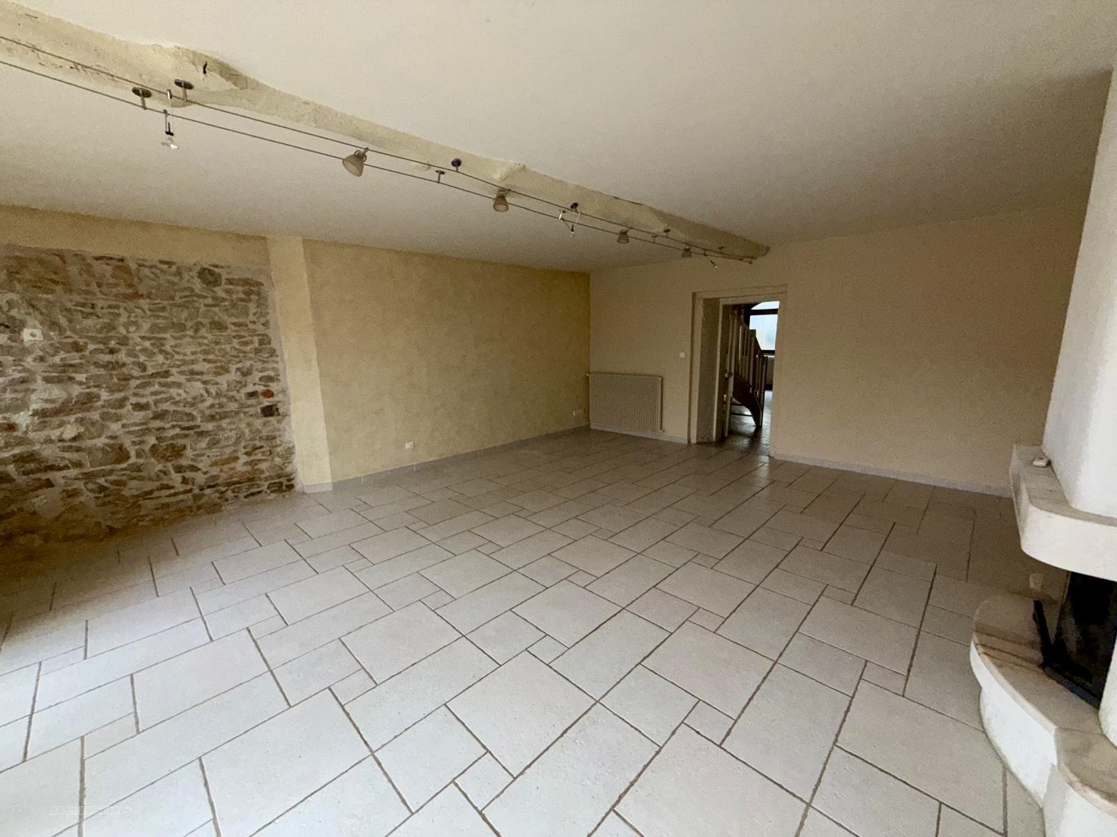 Belle maison de village de 215m2 avec terrasse au cœur de Ceyzeriat ! — photo 2