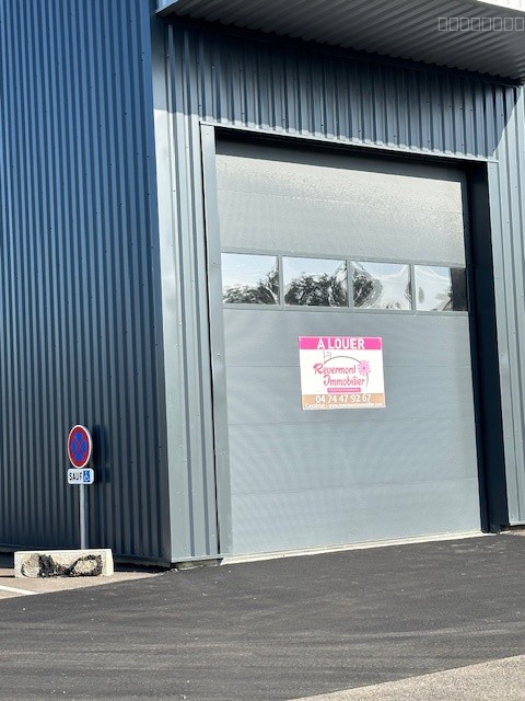 À LOUER   Cellule artisanale / commerciale   PÉRONNAS (Zone artisanale) — photo 3
