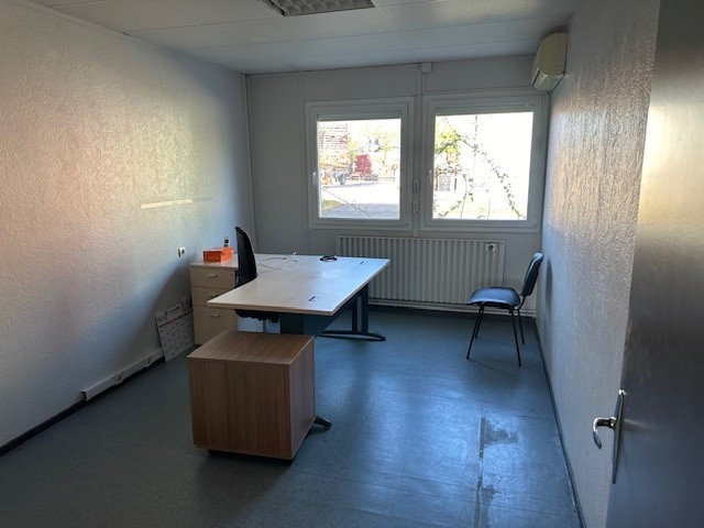 Bureaux de 250m2 avec grand parking privé — photo 3