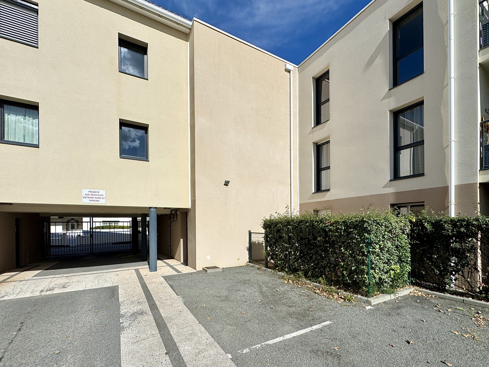 'BAIE' Appartement rez-de-jardin situé au coeur de Sion — photo 15