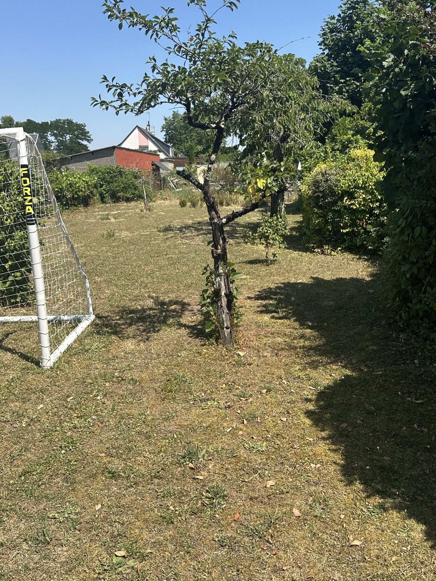 Ensemble immobilier situé en plein cœur de Vouneuil-sur-Vienne. — photo 1