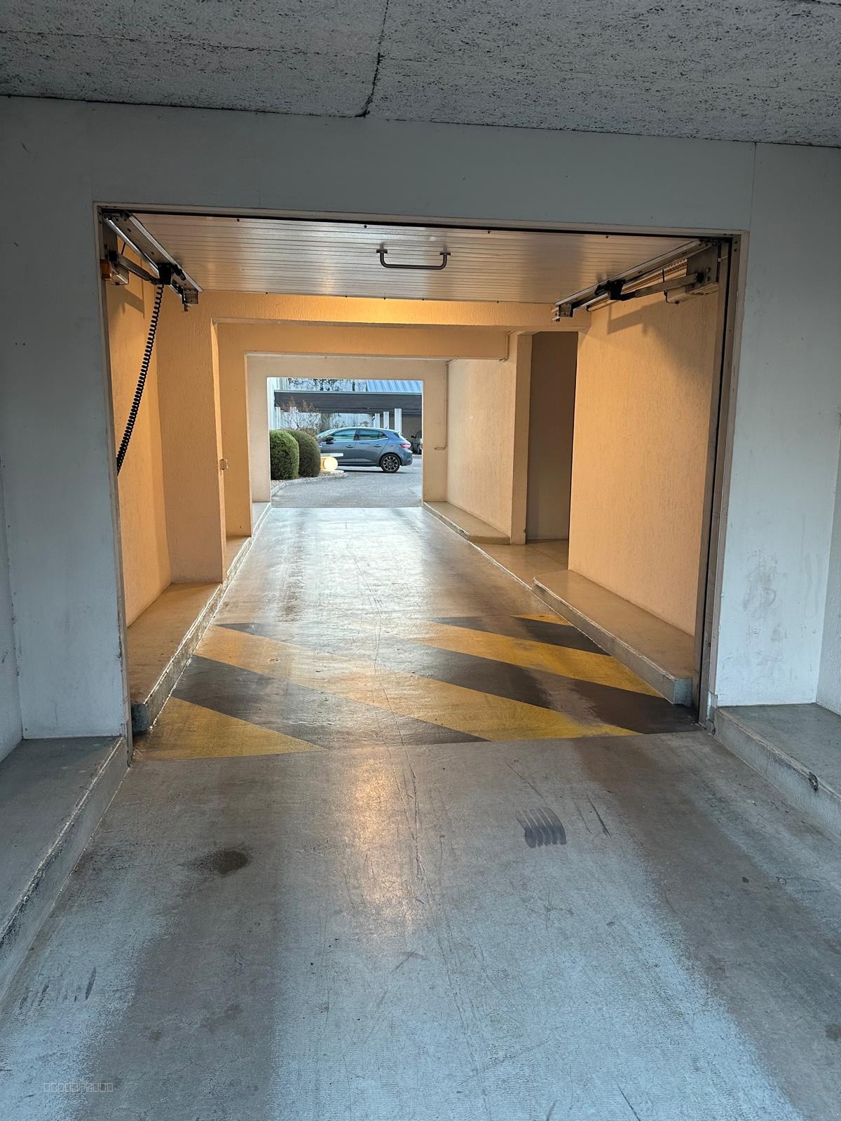 Parking couvert en résidence sécurisée Accès par portail télécommandé — photo 2