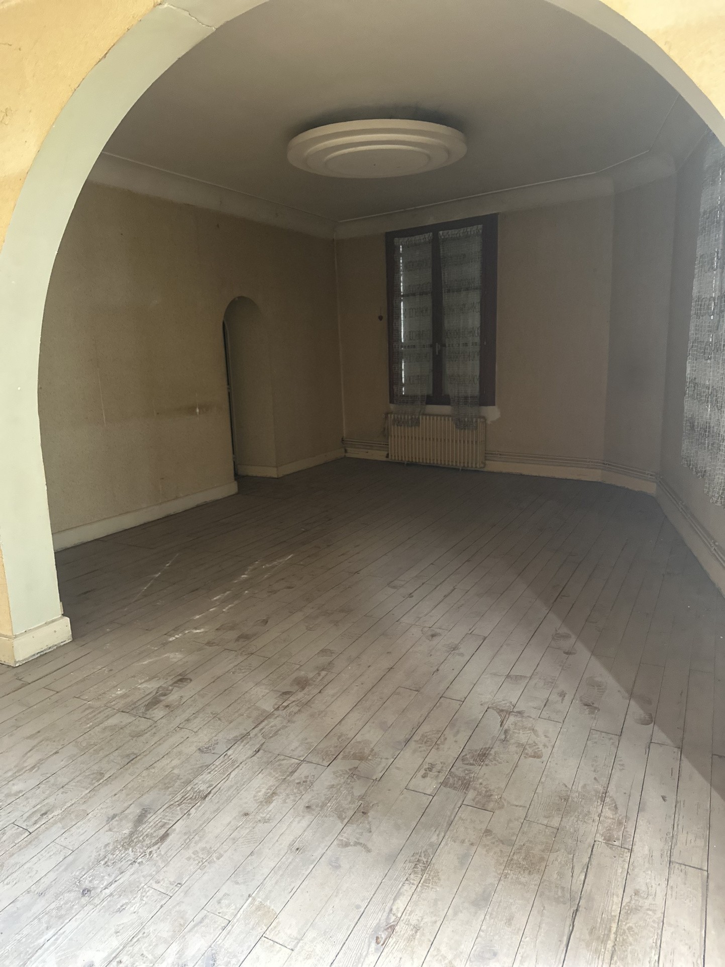 AGREABLE IMMEUBLE EN CENTRE VILLE DE CHÂTELLERAULT DANS LE CADRE ACTION COEUR DE VILLE — photo 4