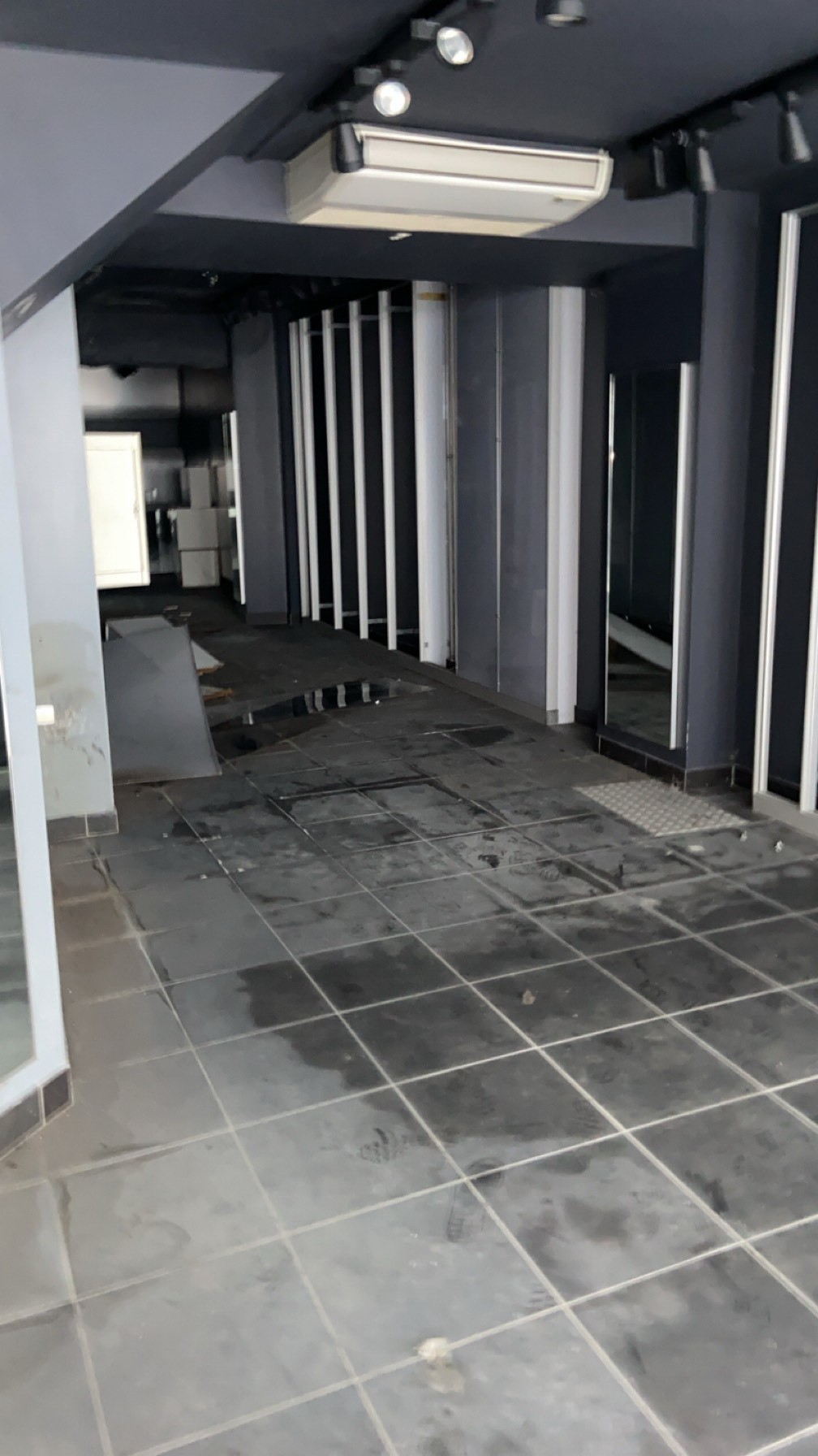 À vendre   Immeuble avec très grand local commercial et 2 appartements T3 au cœur de la ville de Châtellerault — photo 3