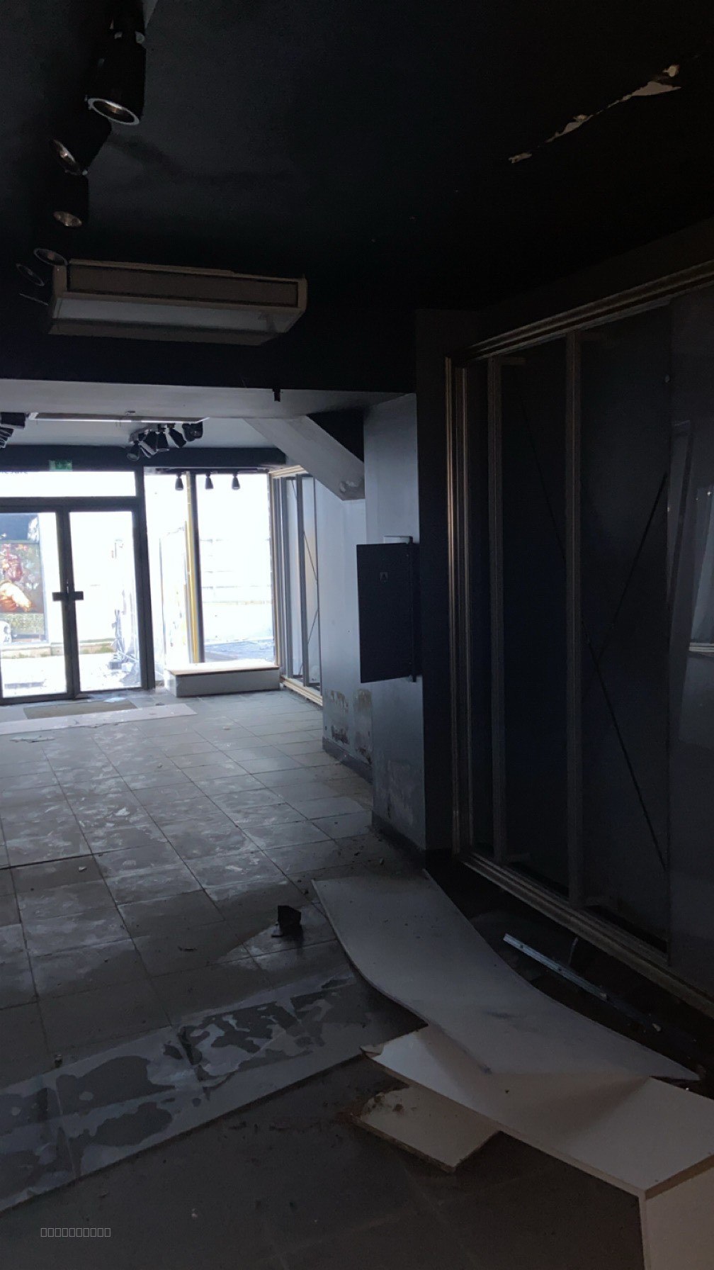 À vendre Immeuble avec très grand local commercial et 2 appartements T3 au cœur de la ville de Châtellerault — photo 2