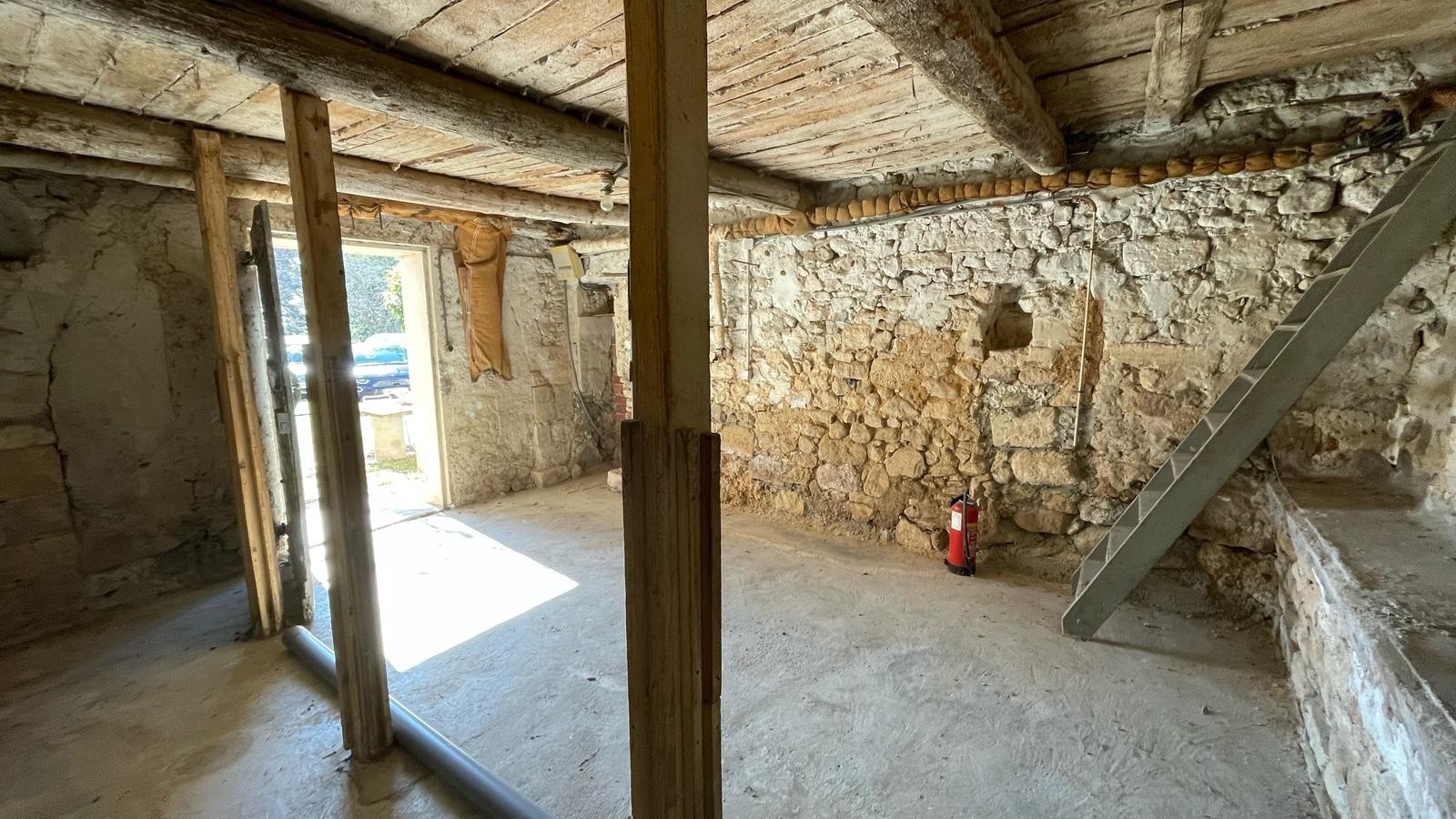 PUYRICARD - Ancien corps de ferme à rénover — photo 6