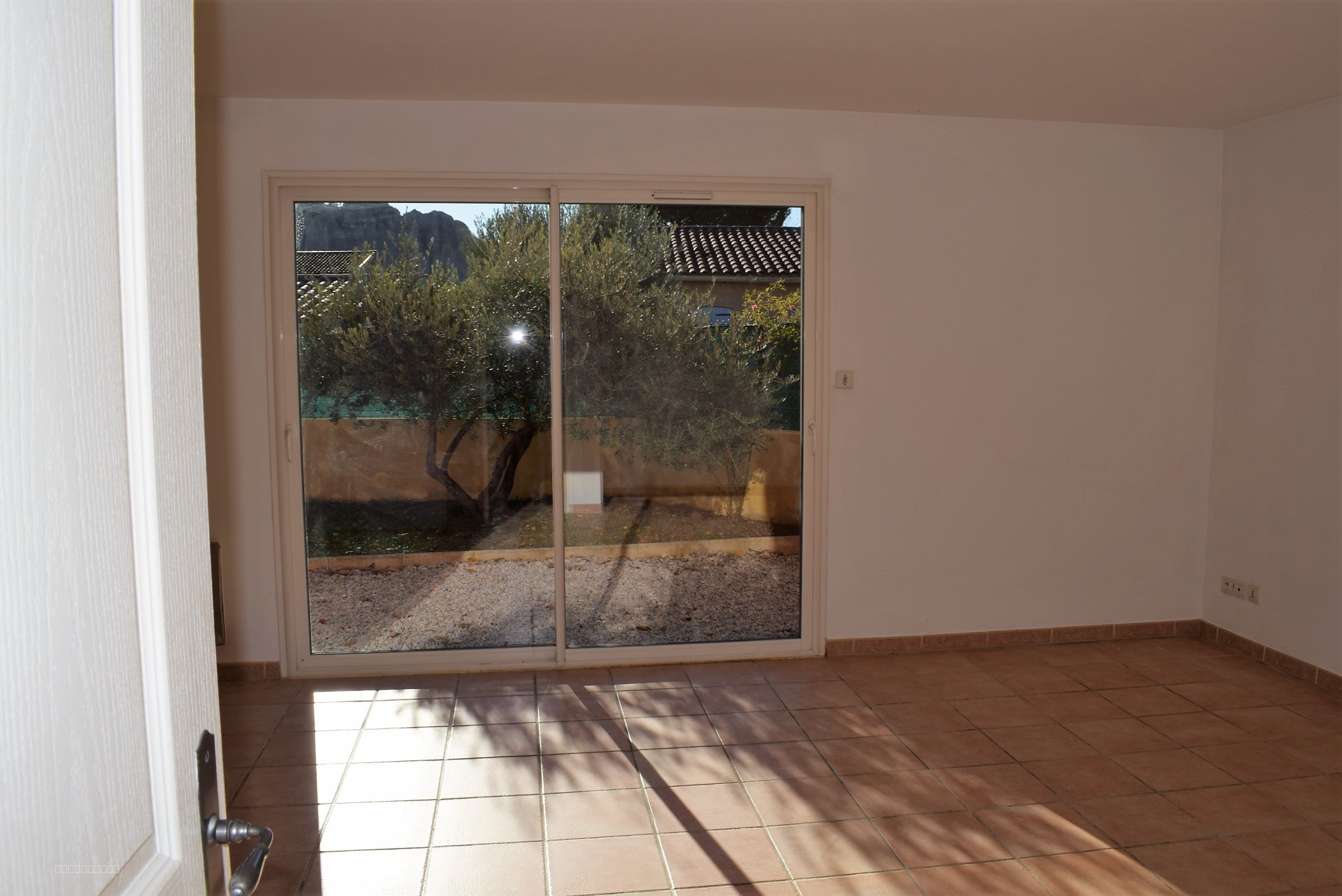 A vendre - Villa 4 chambres avec jardin - LES MEES (04). — photo 4