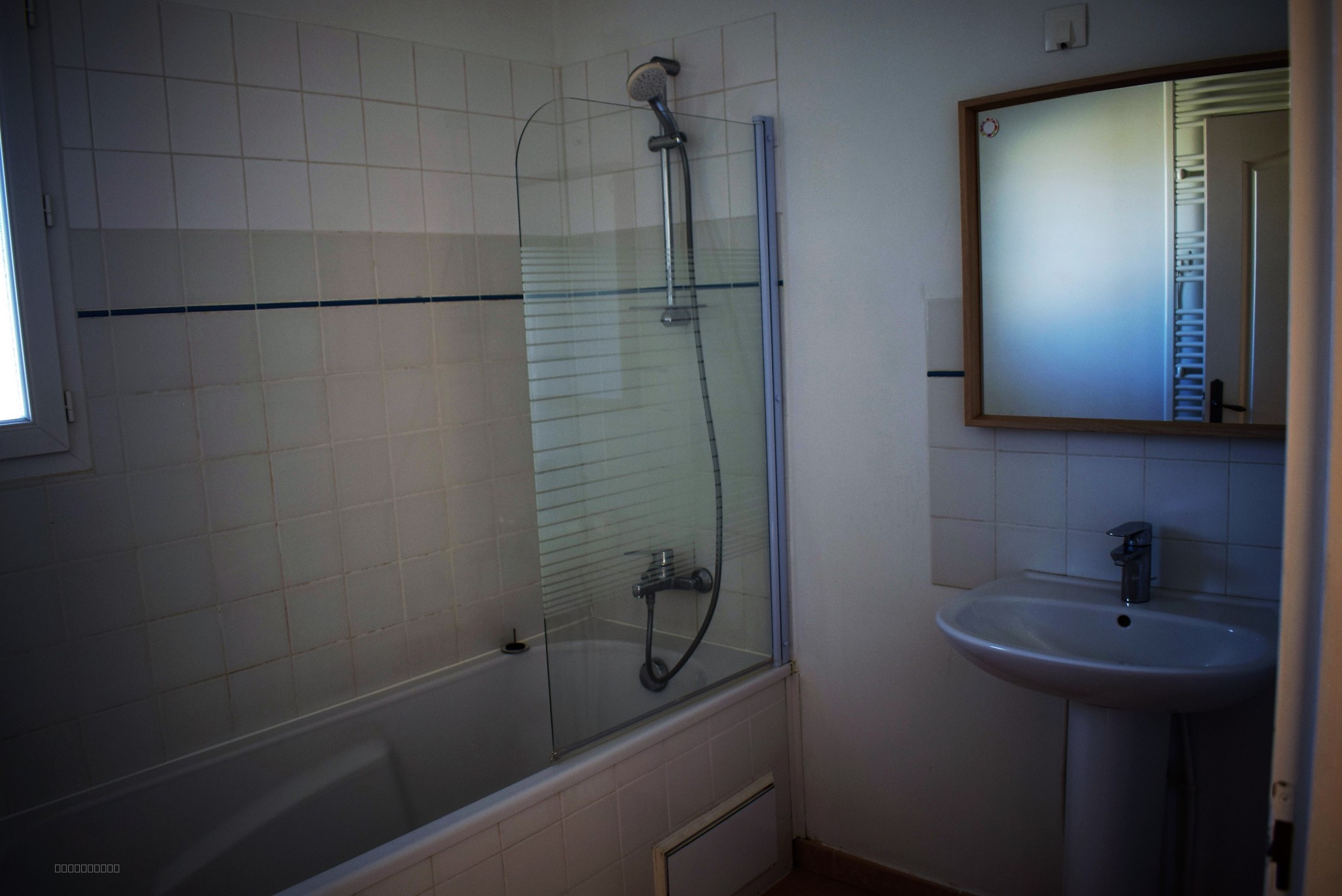 A vendre - Villa 4 chambres avec jardin - LES MEES (04). — photo 8