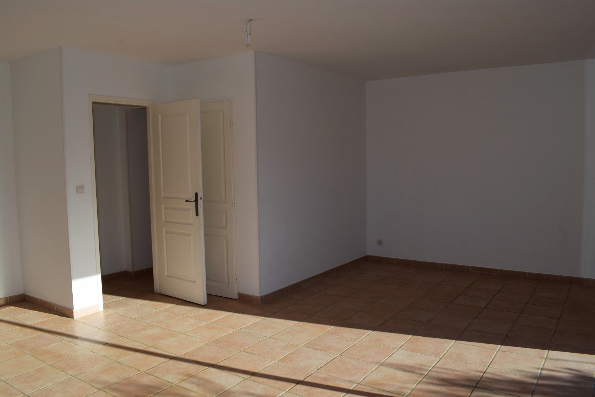 A vendre - Villa 4 chambres avec jardin - LES MEES (04). — photo 6
