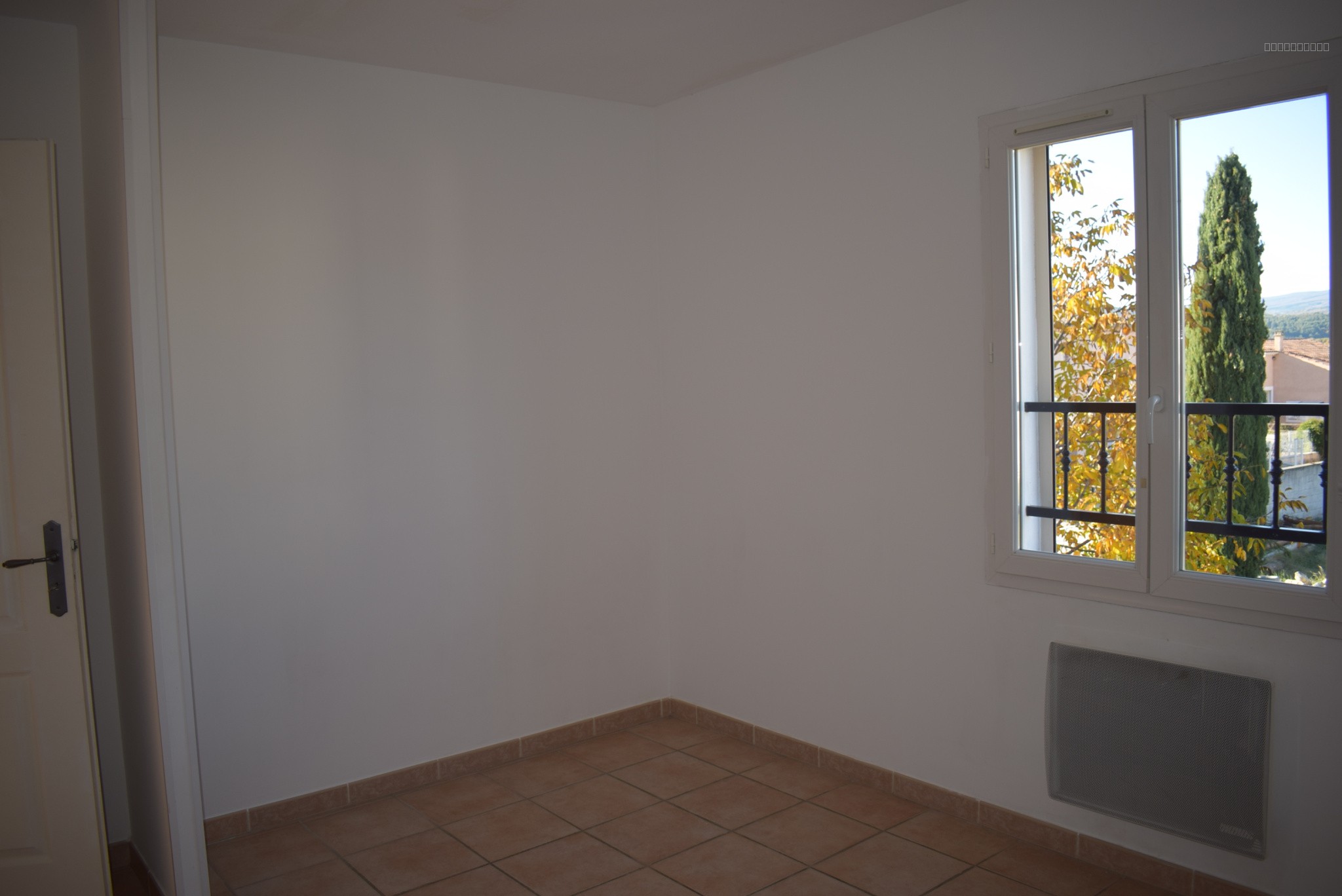 A vendre - Villa 4 chambres avec jardin - LES MEES (04). — photo 5