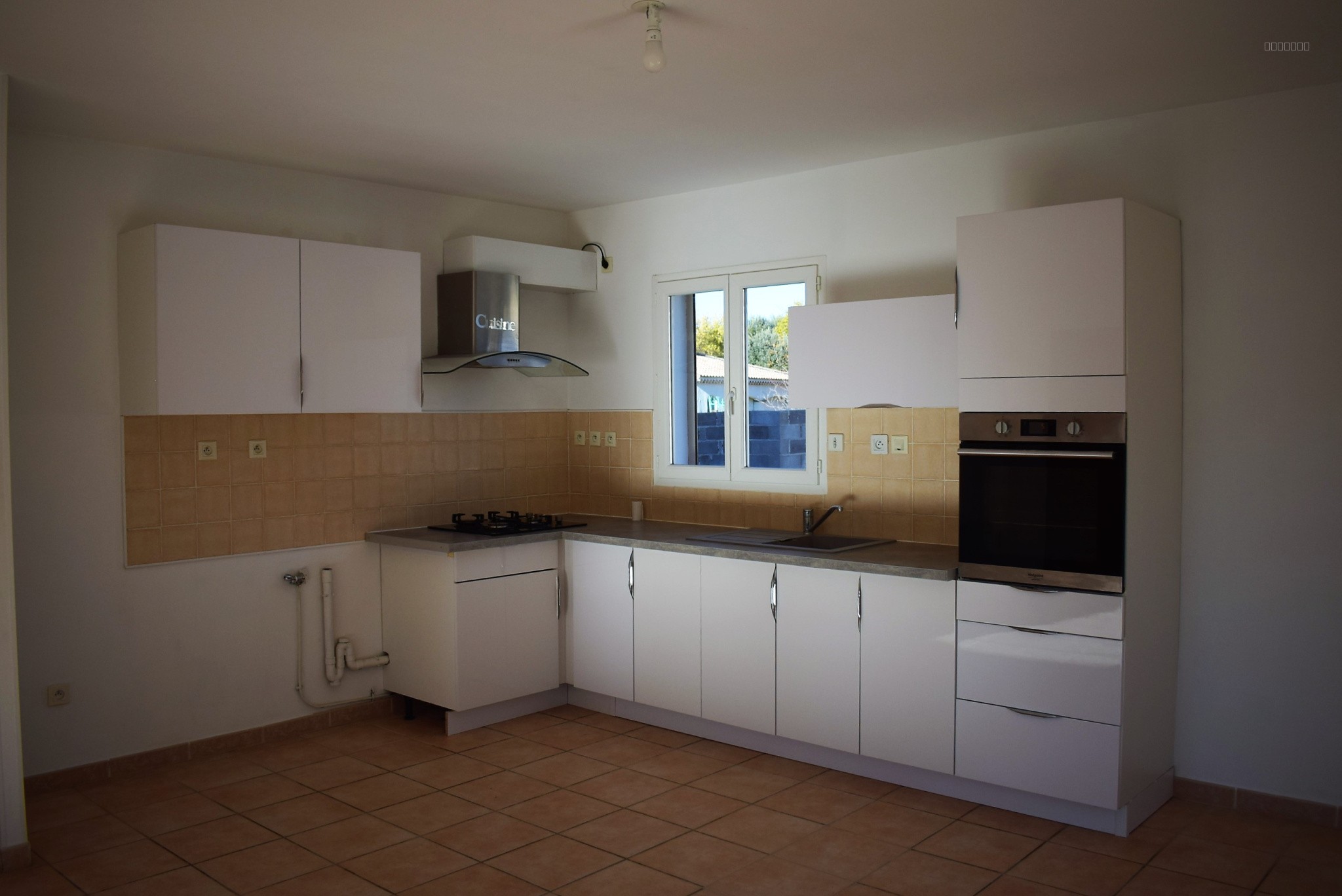 A vendre - Villa 4 chambres avec jardin - LES MEES (04). — photo 3