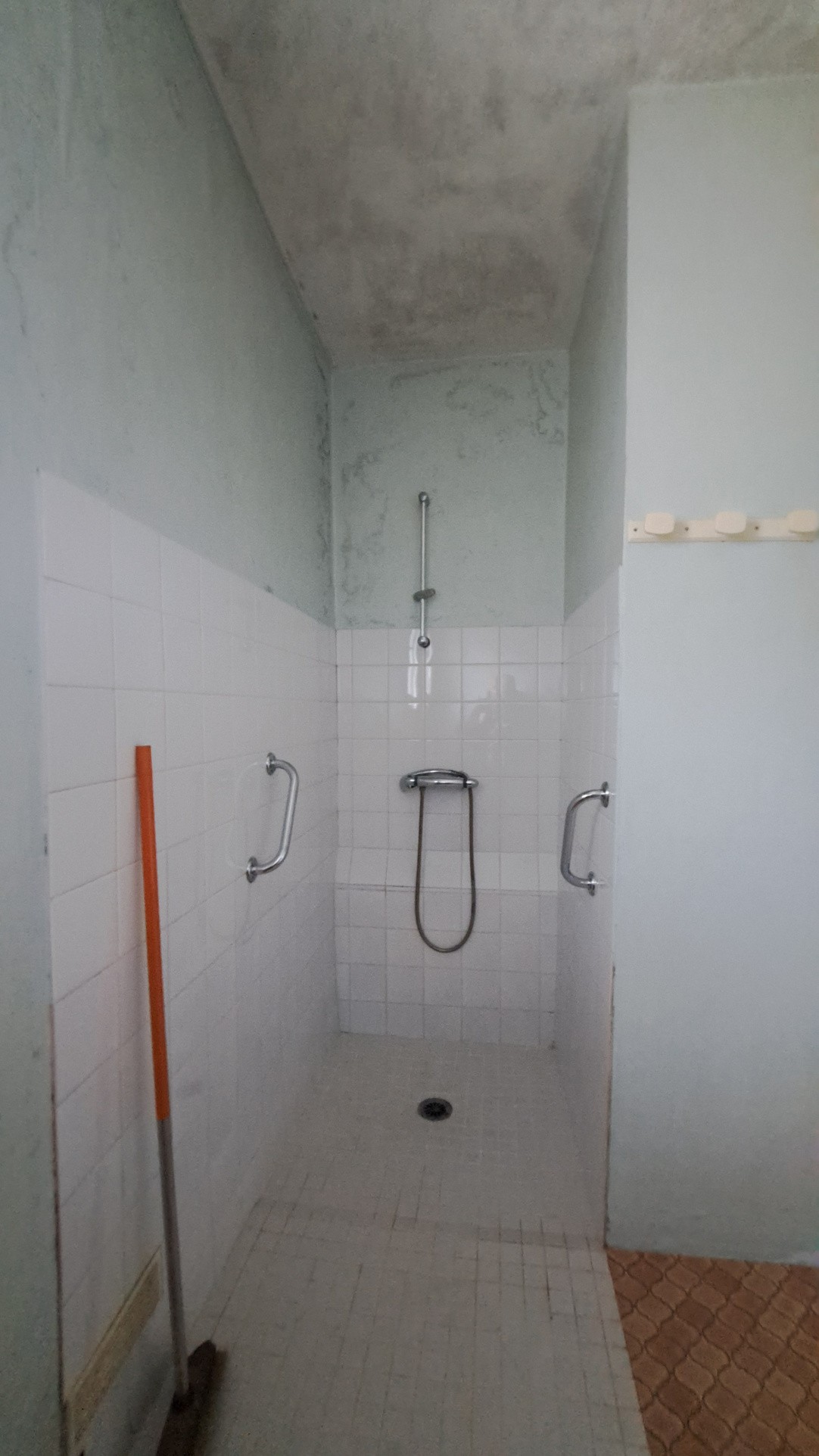 Maison à rénover avec grange — photo 9