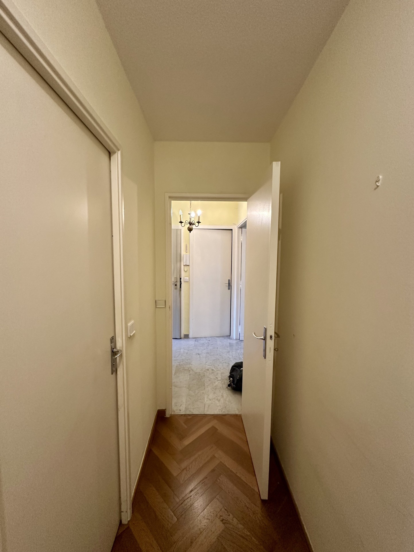 Local commercial 68,16 m2   Gardanne — photo 9