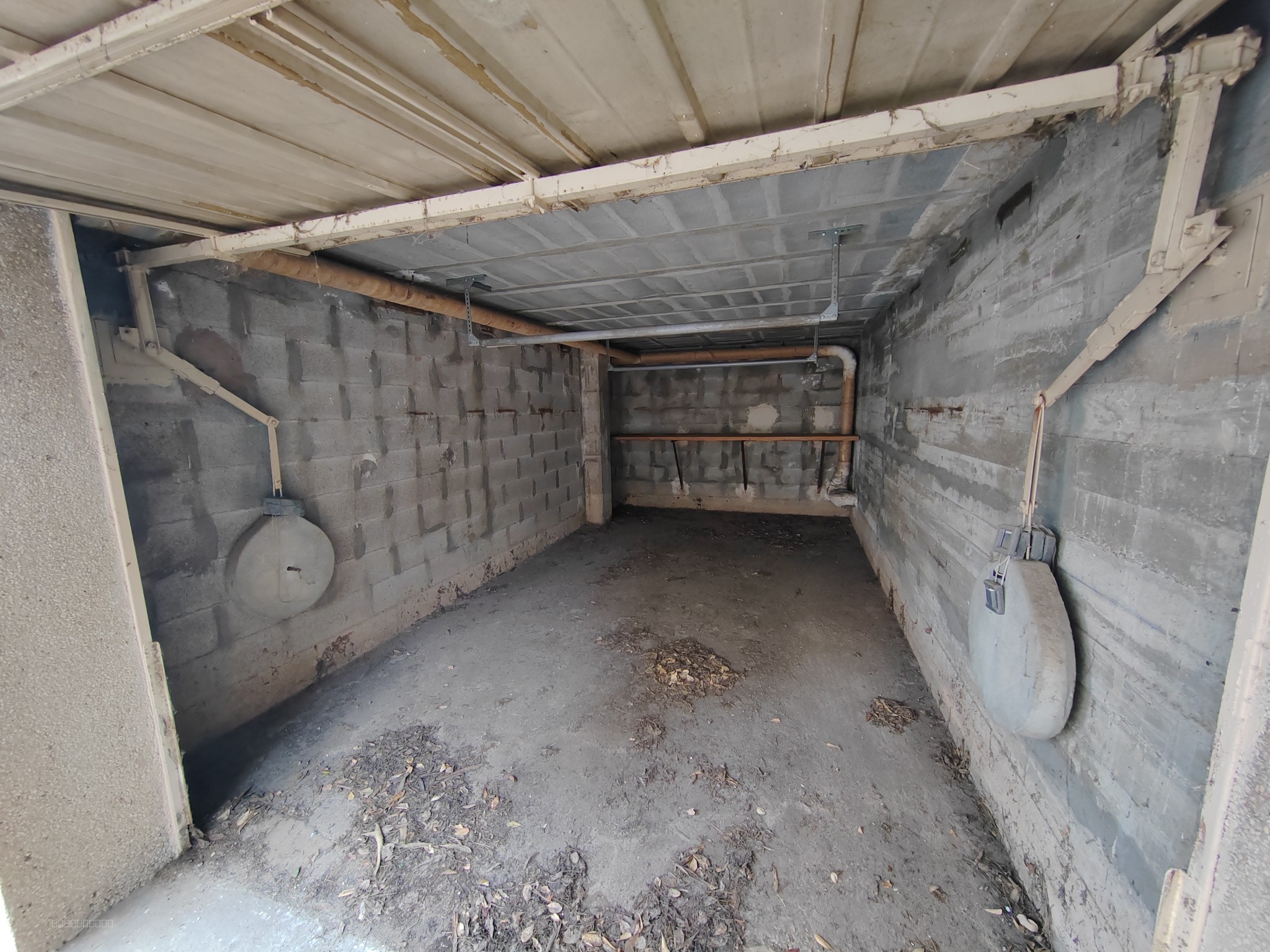 BOX FERME 15 m2 DANS RESIDENCE SECURISEE — photo 2