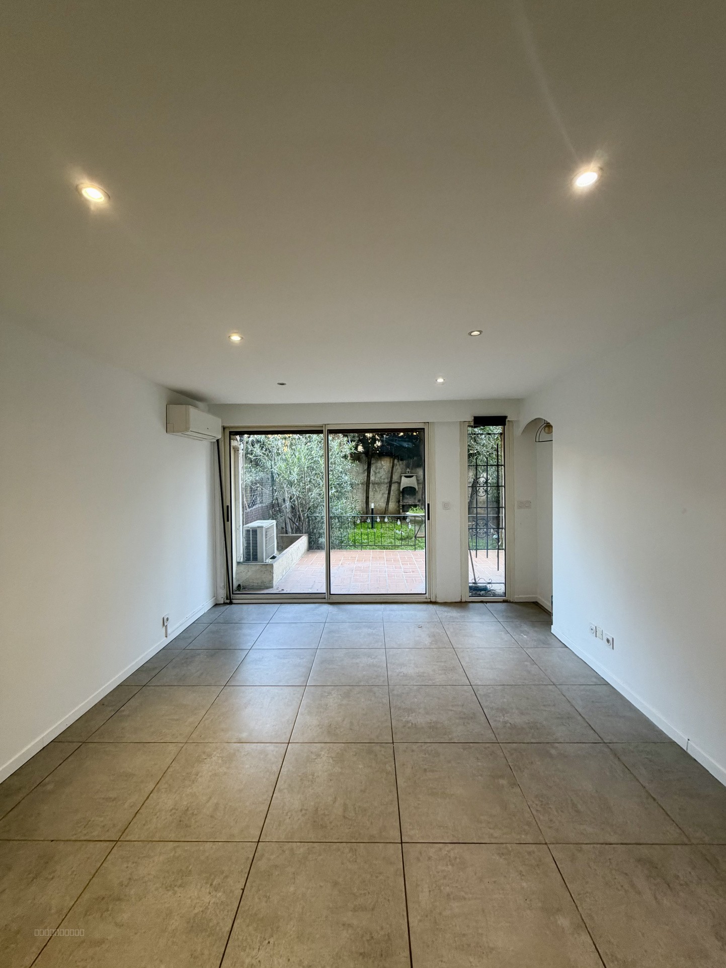 SUPERBE APPARTEMENT T2 45m2 - 13010 MARSEILLE — photo 2