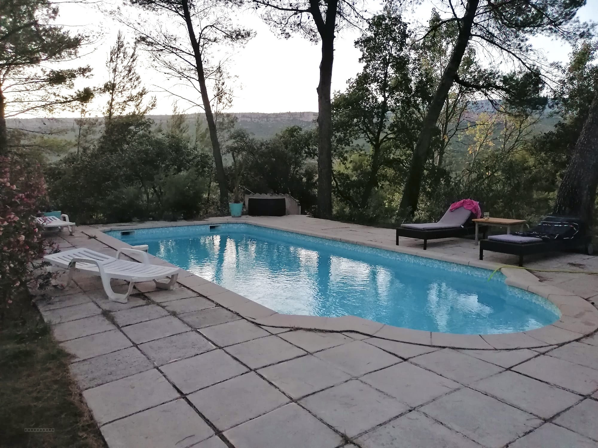 MAISON T5 DE 107M2 SUR 1500 M2 DE TERRAIN AVEC PISCINE & ATELIER - CHÂTEAUNEUF-LE-ROUGE (13790) — photo 10