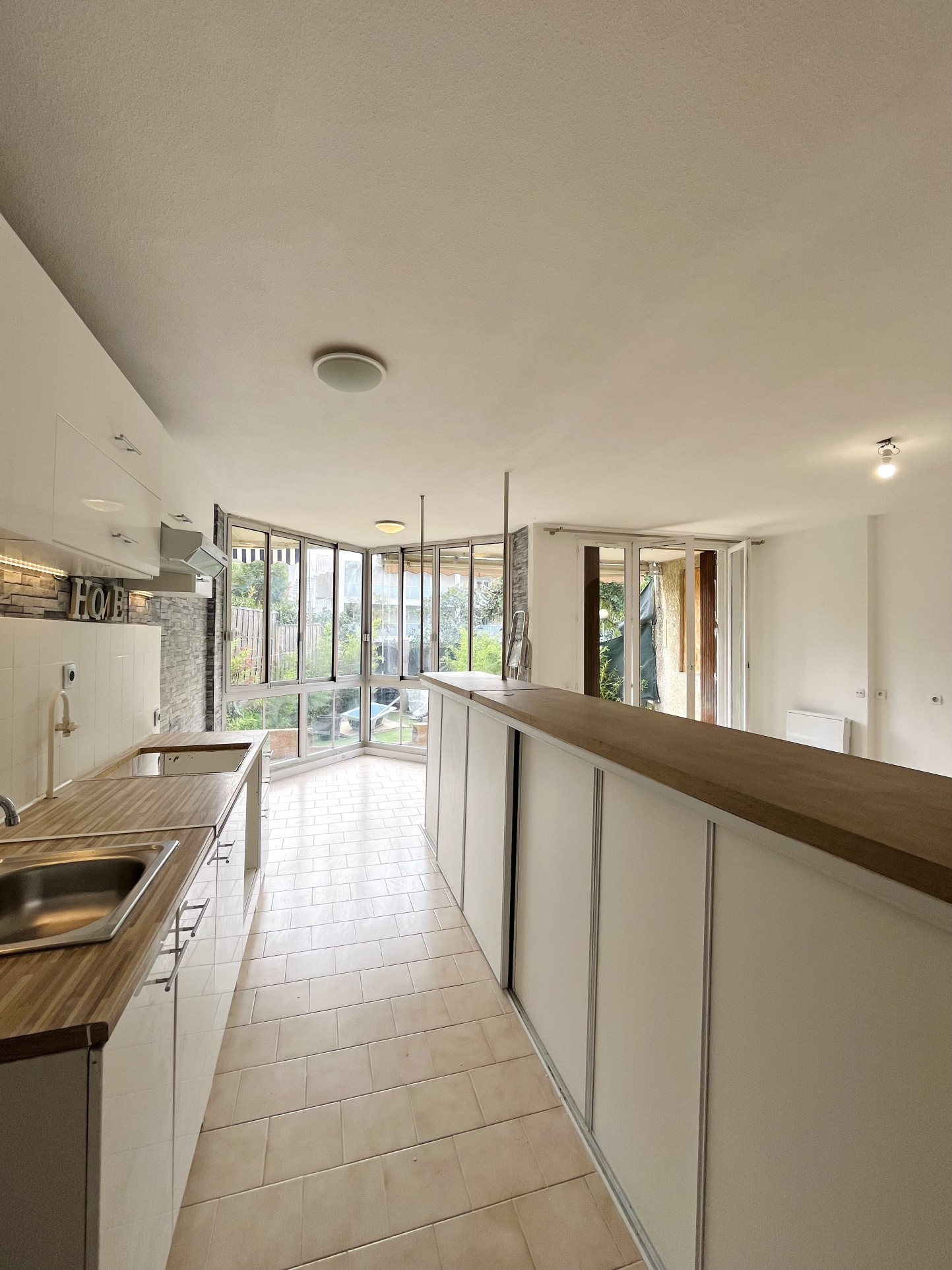 APPARTEMENT T3 de 63.64m2 AVEC TERRASSE ET JARDIN PRIVATIF, 15ème Marseille — photo 2