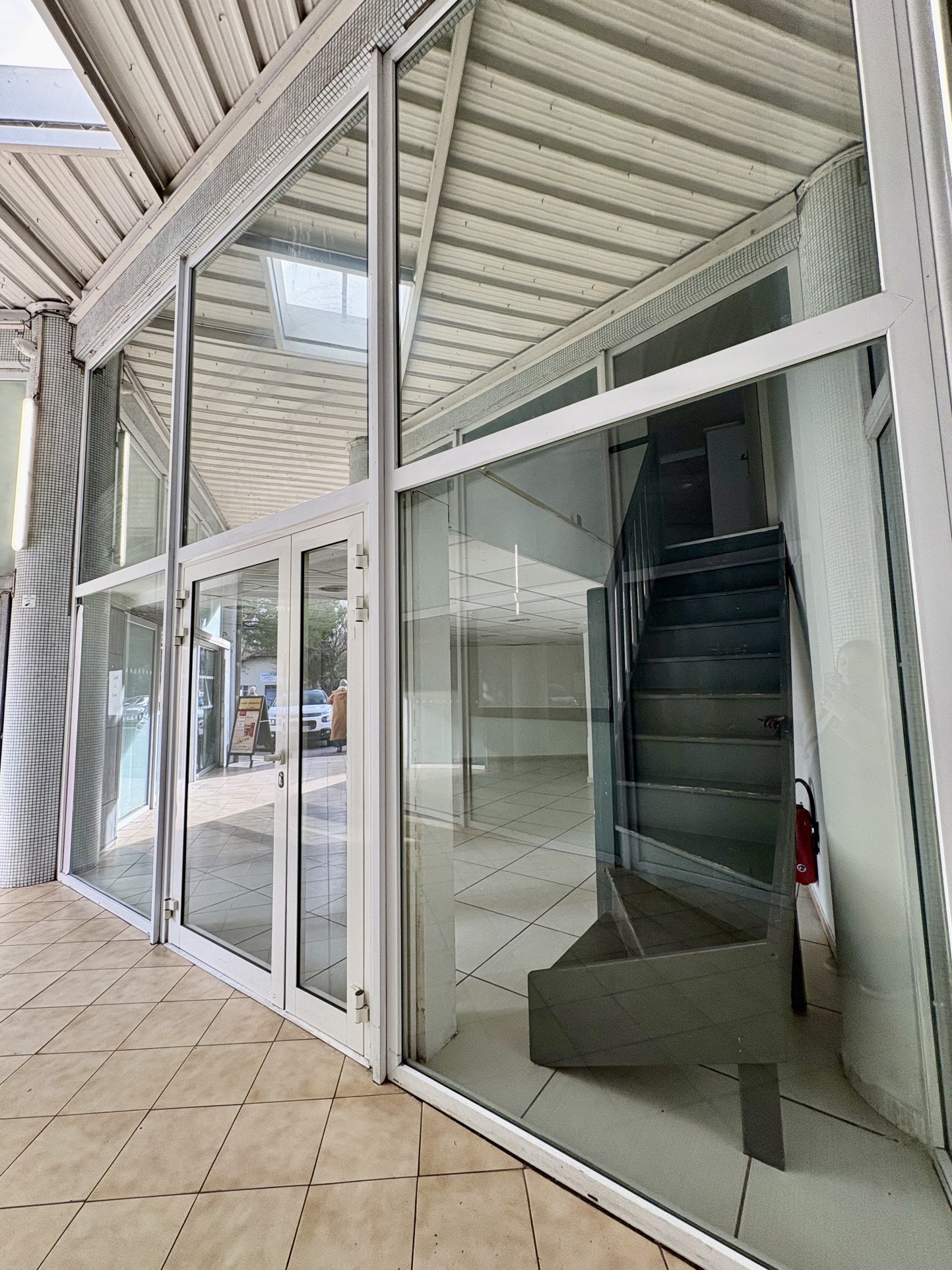 Local commercial 68,16 m2   Gardanne — photo 9