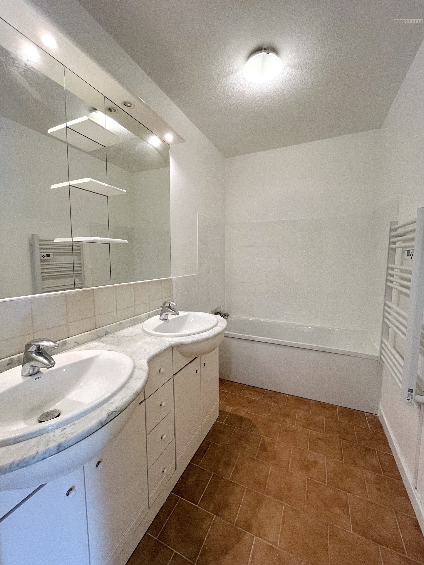 APPARTEMENT T3 de 63.64m2 AVEC TERRASSE ET JARDIN PRIVATIF, 15ème Marseille — photo 7