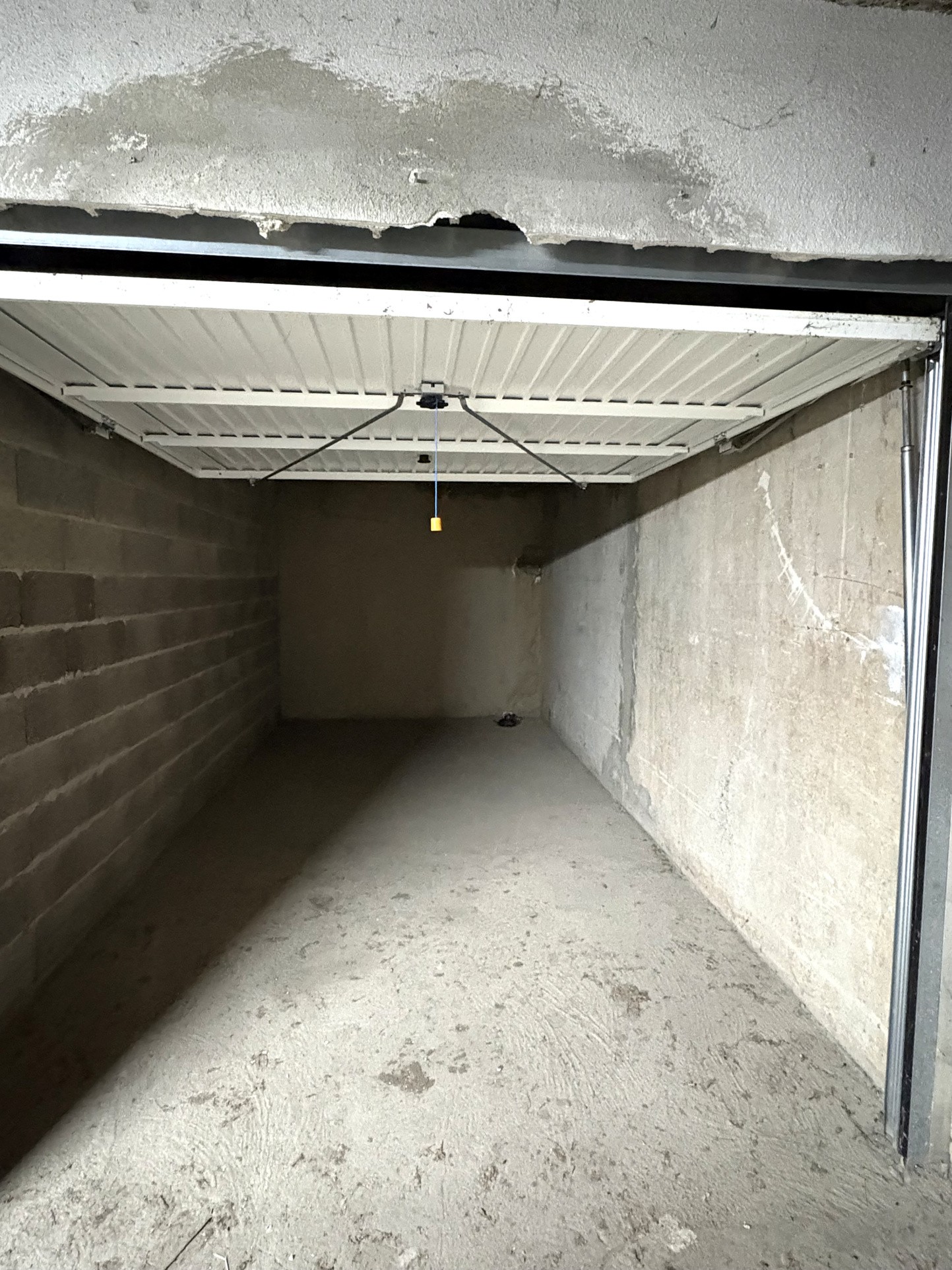 GARAGE 14M2 AIX-EN-PROVENCE, JAS DE BOUFFAN — photo 2