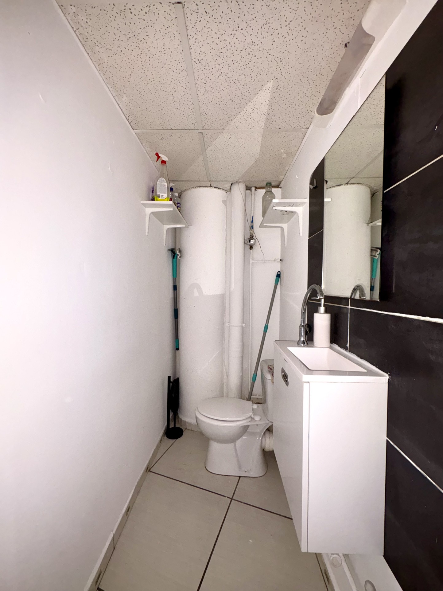 Local commercial 68,16 m2   Gardanne — photo 5