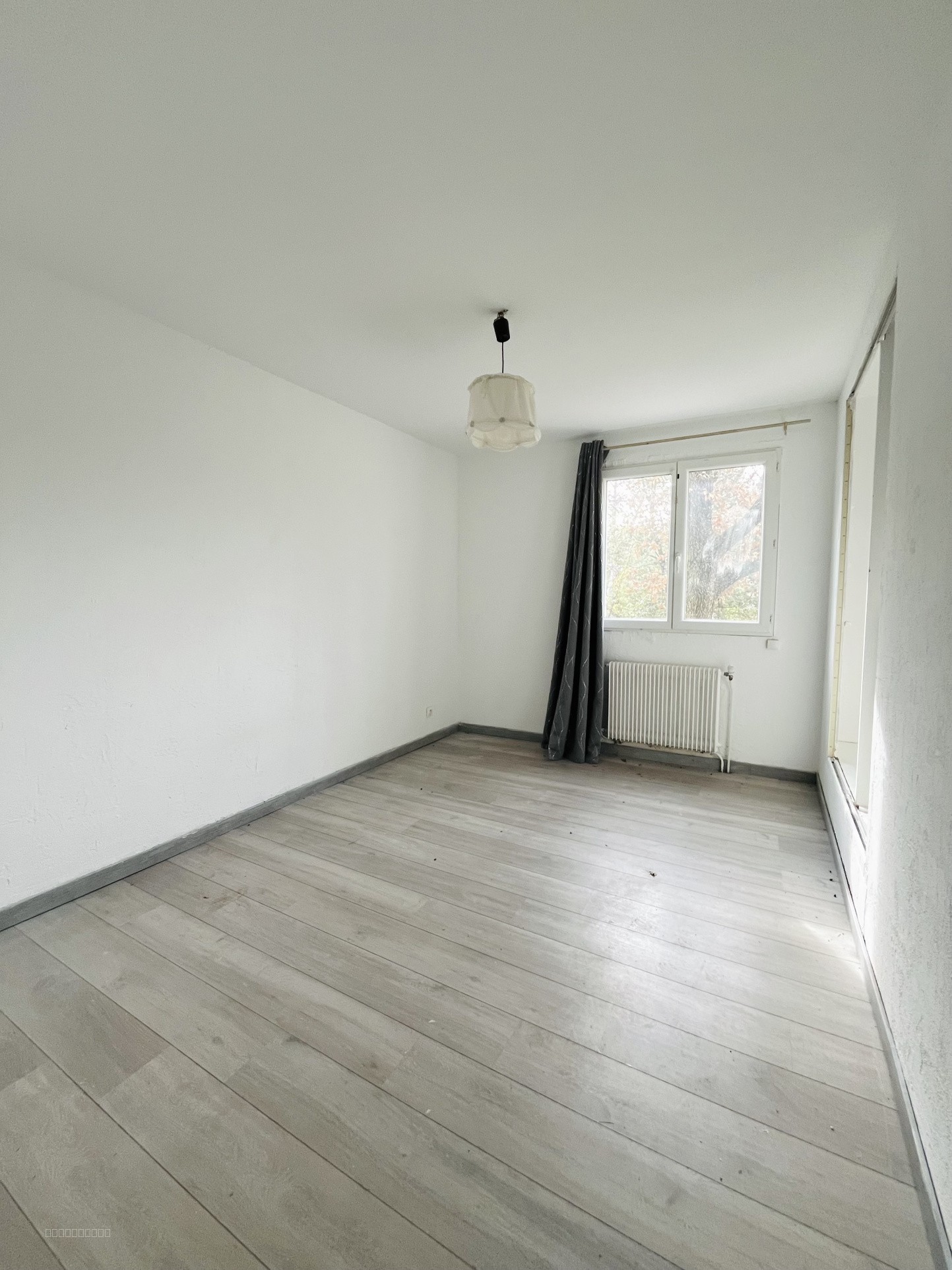 MAISON T5 DE 107M2 SUR 1500 M2 DE TERRAIN AVEC PISCINE & ATELIER - CHÂTEAUNEUF-LE-ROUGE (13790) — photo 2