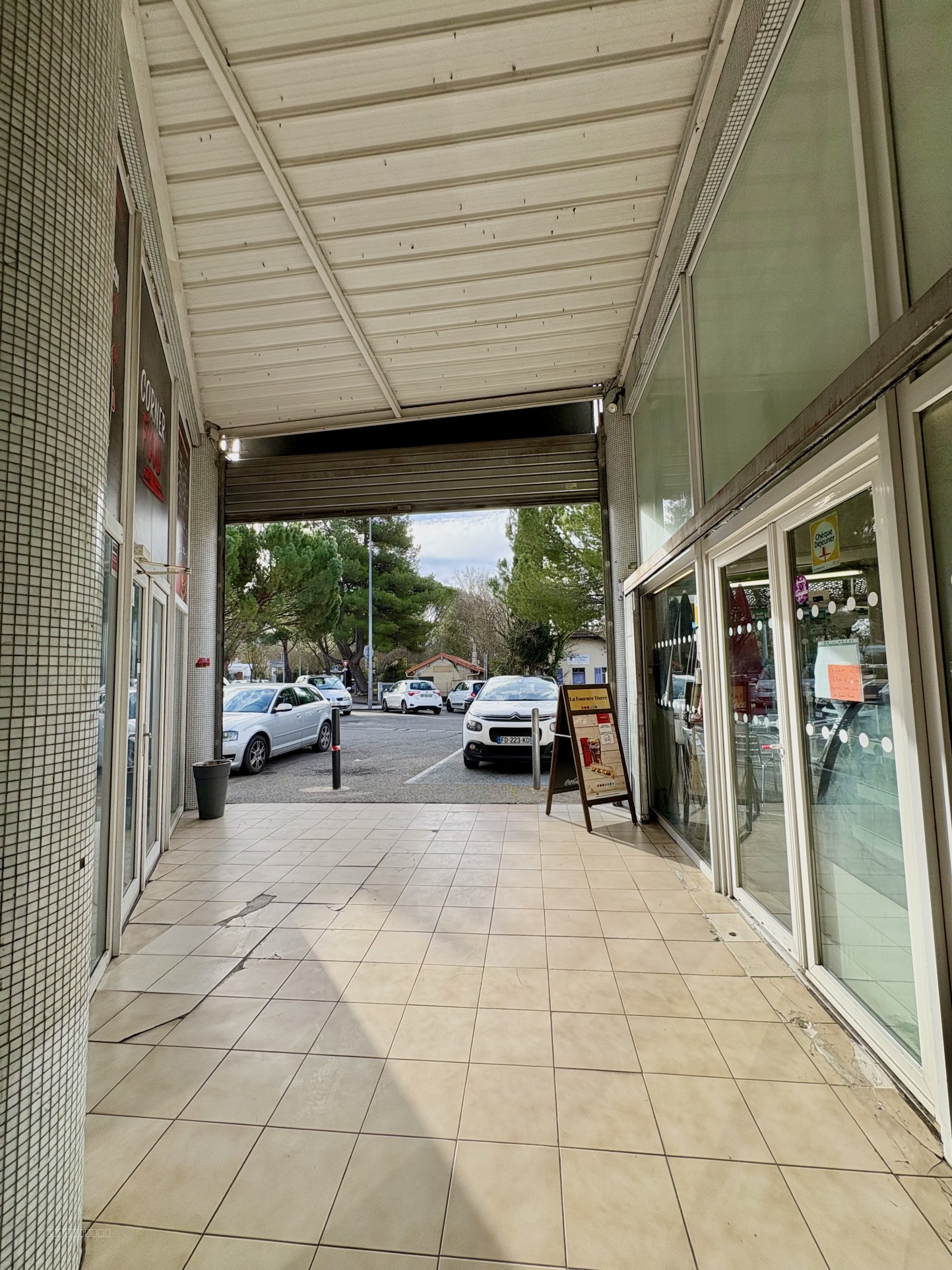 Local commercial 68,16 m2   Gardanne — photo 10