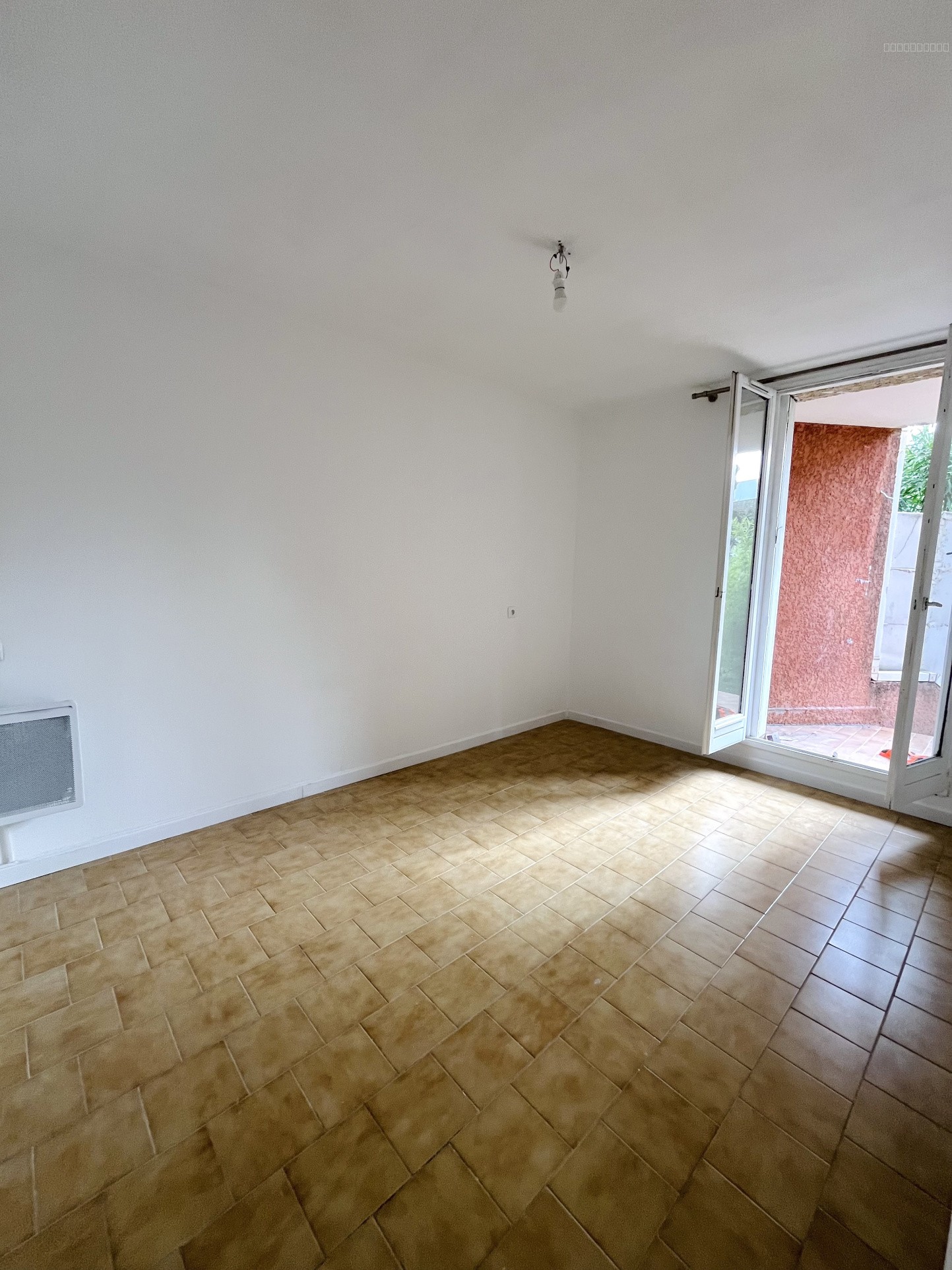 APPARTEMENT T3 de 63.64m2 AVEC TERRASSE ET JARDIN PRIVATIF, 15ème Marseille — photo 5