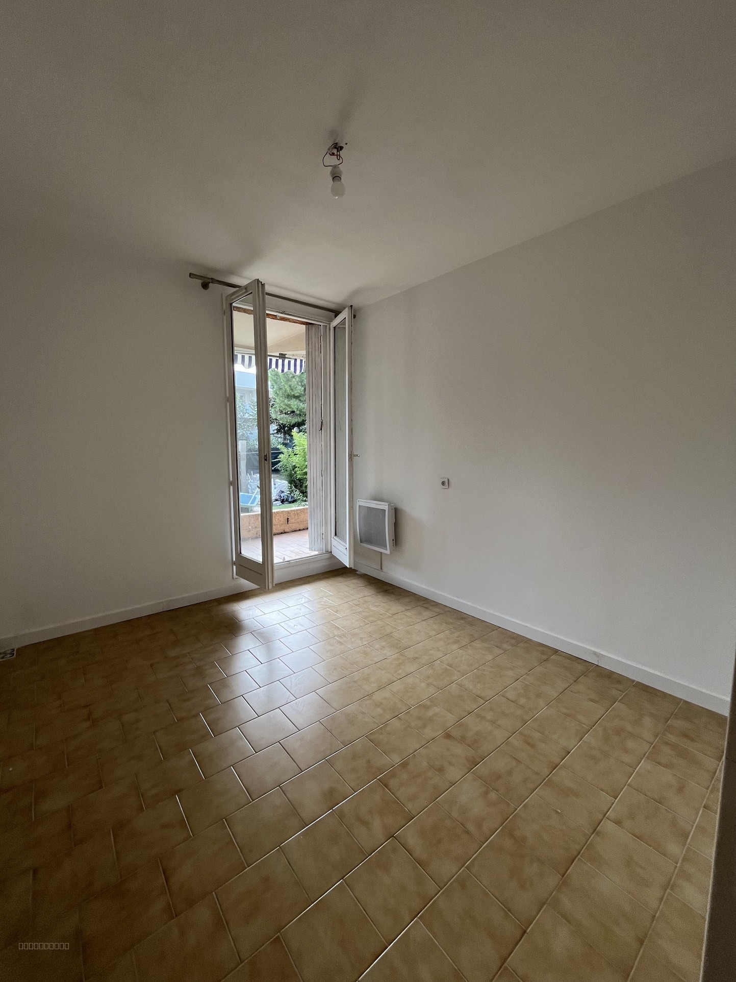 APPARTEMENT T3 de 63.64m2 AVEC TERRASSE ET JARDIN PRIVATIF, 15ème Marseille — photo 6